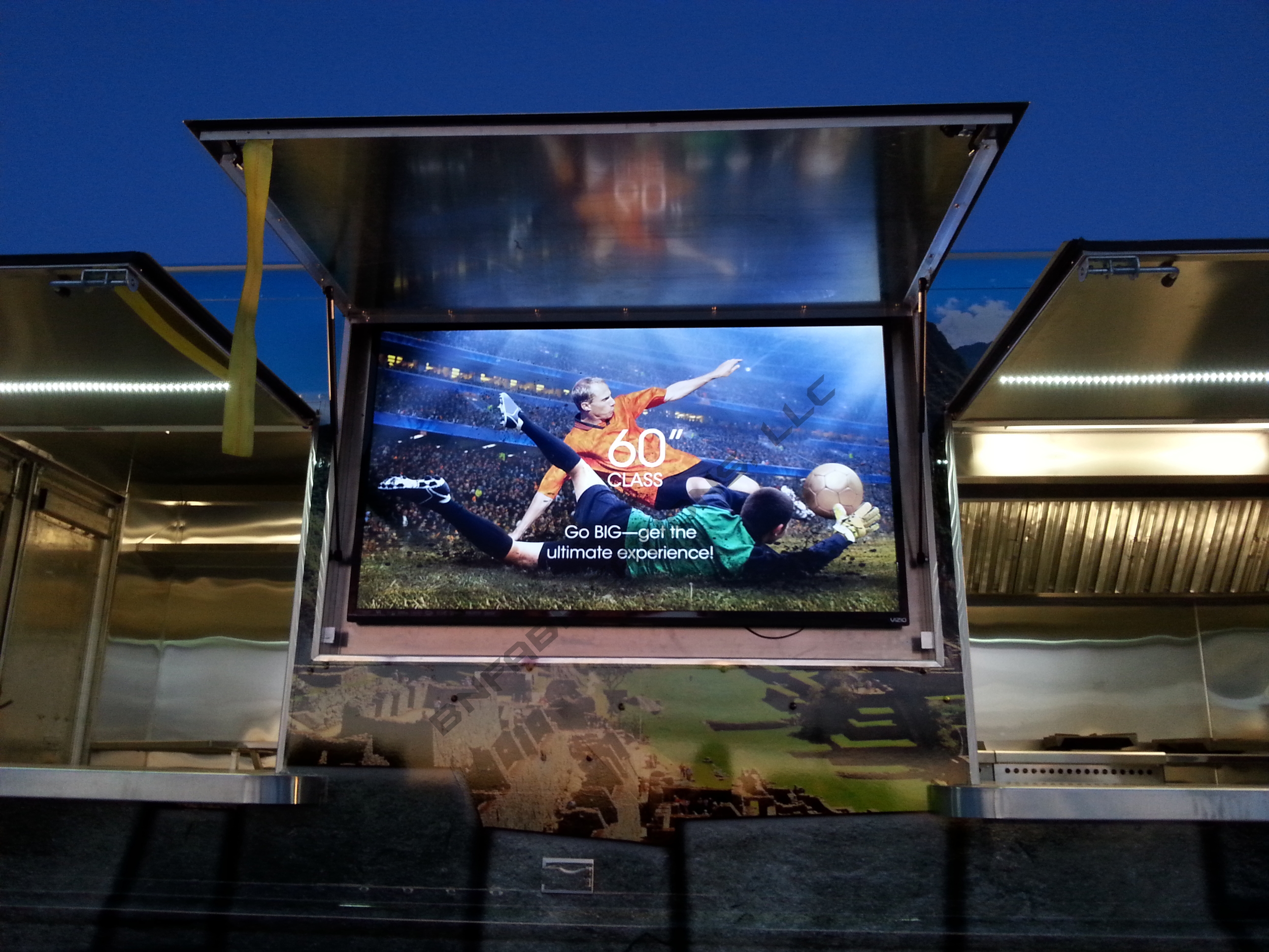 Great TV awning for Lomito gourmet truck