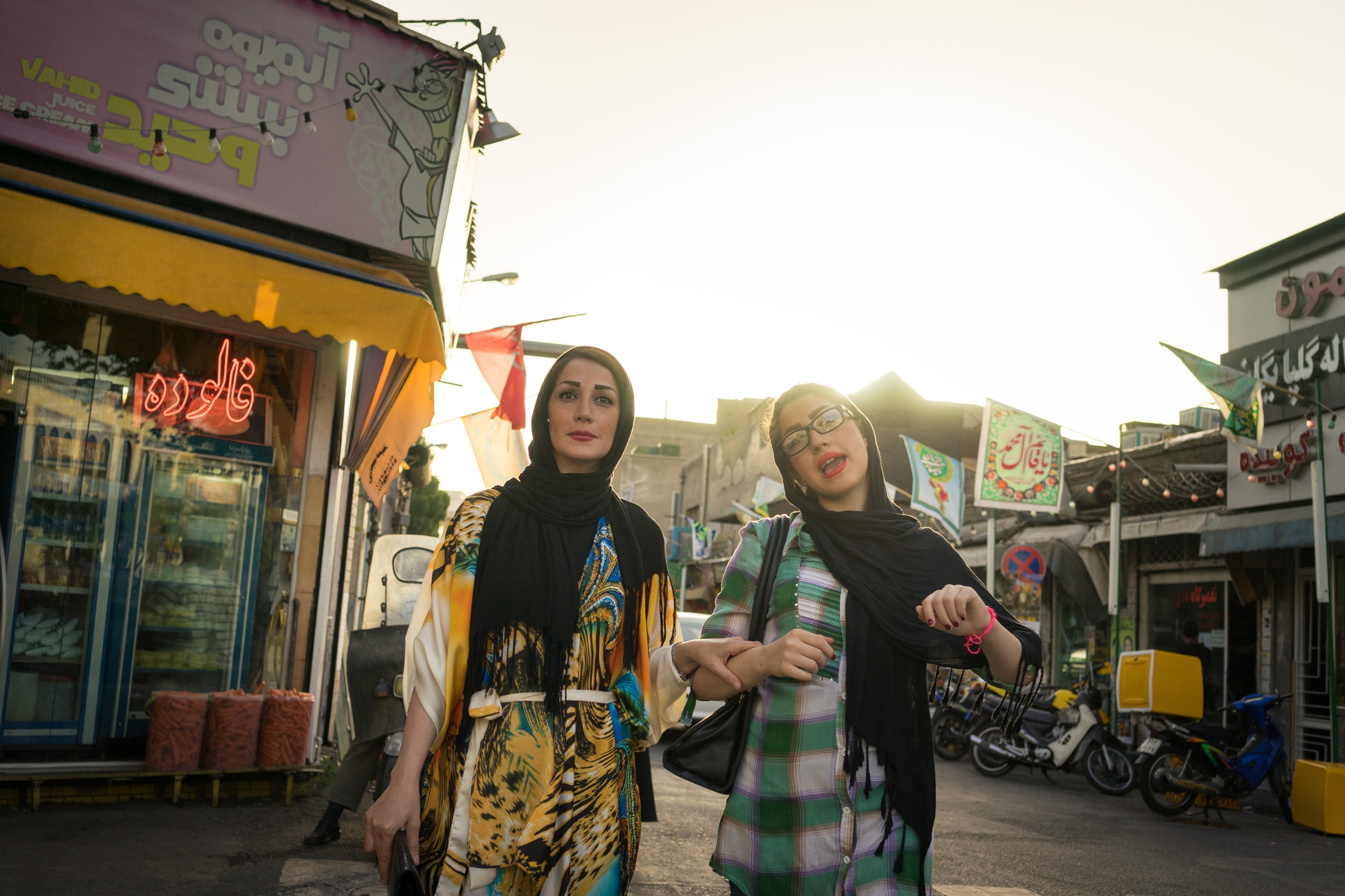  Two young women shop in the streets of Tehran.&nbsp; 