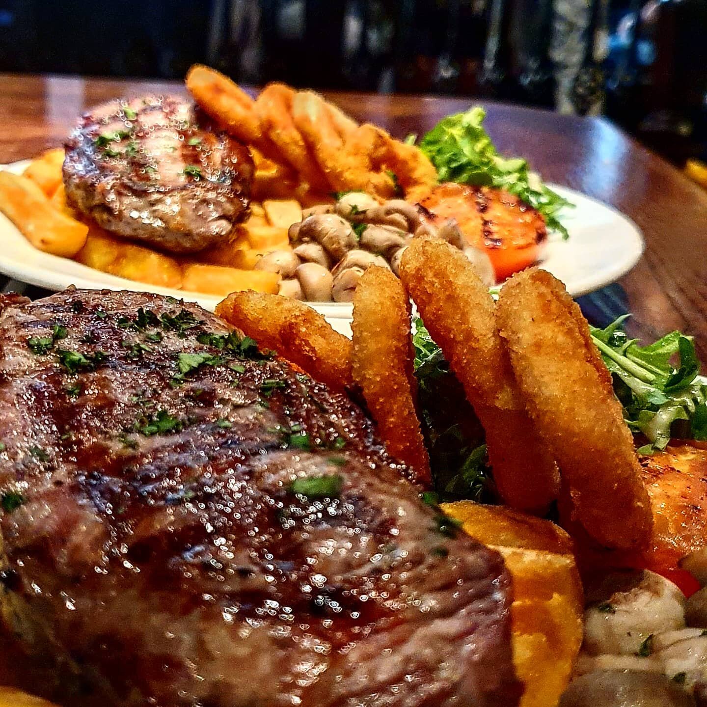 Steak it out 

#kingscrosspub #greatbritishpubs ,#greatsteaks #foodporn