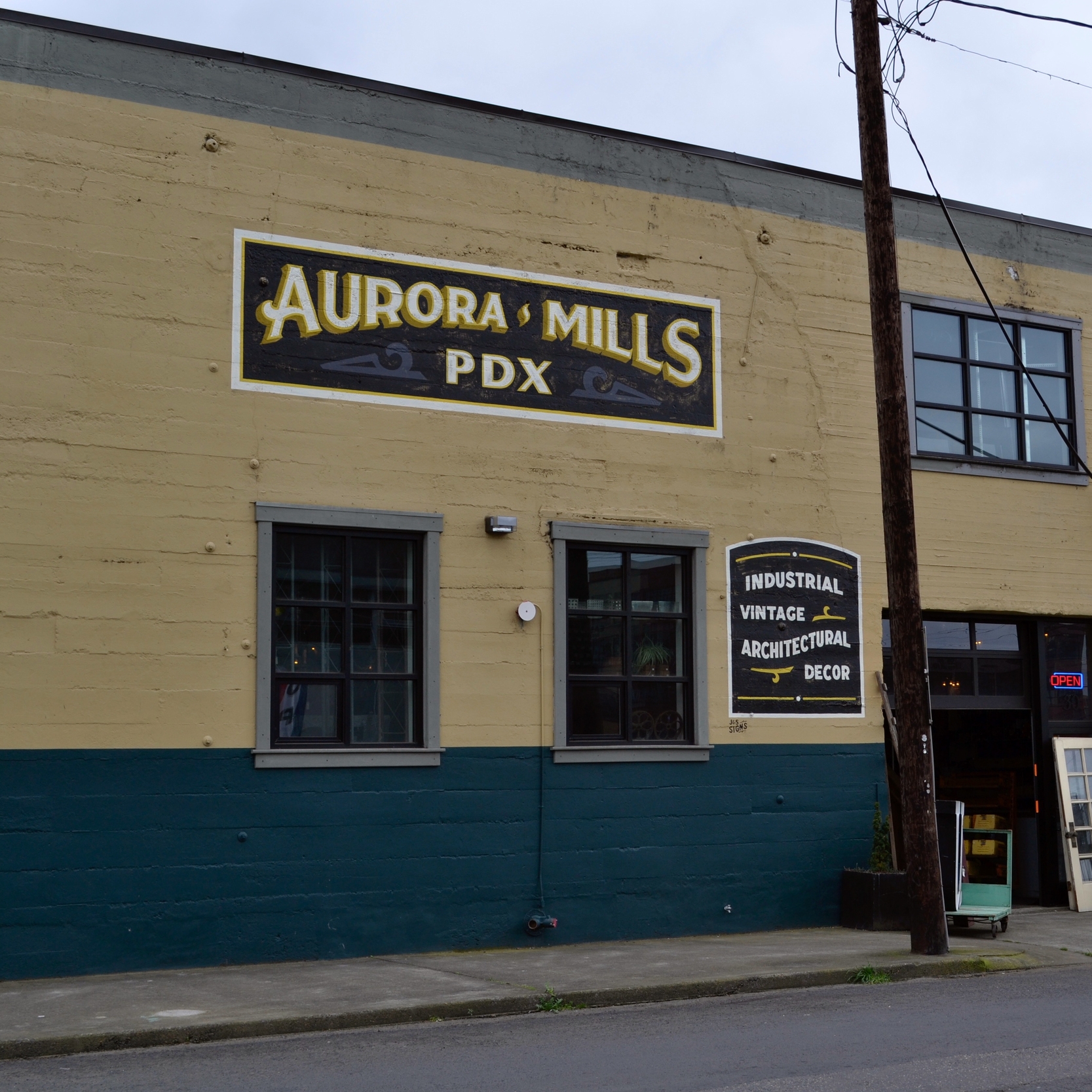 AuroraMills07.jpg
