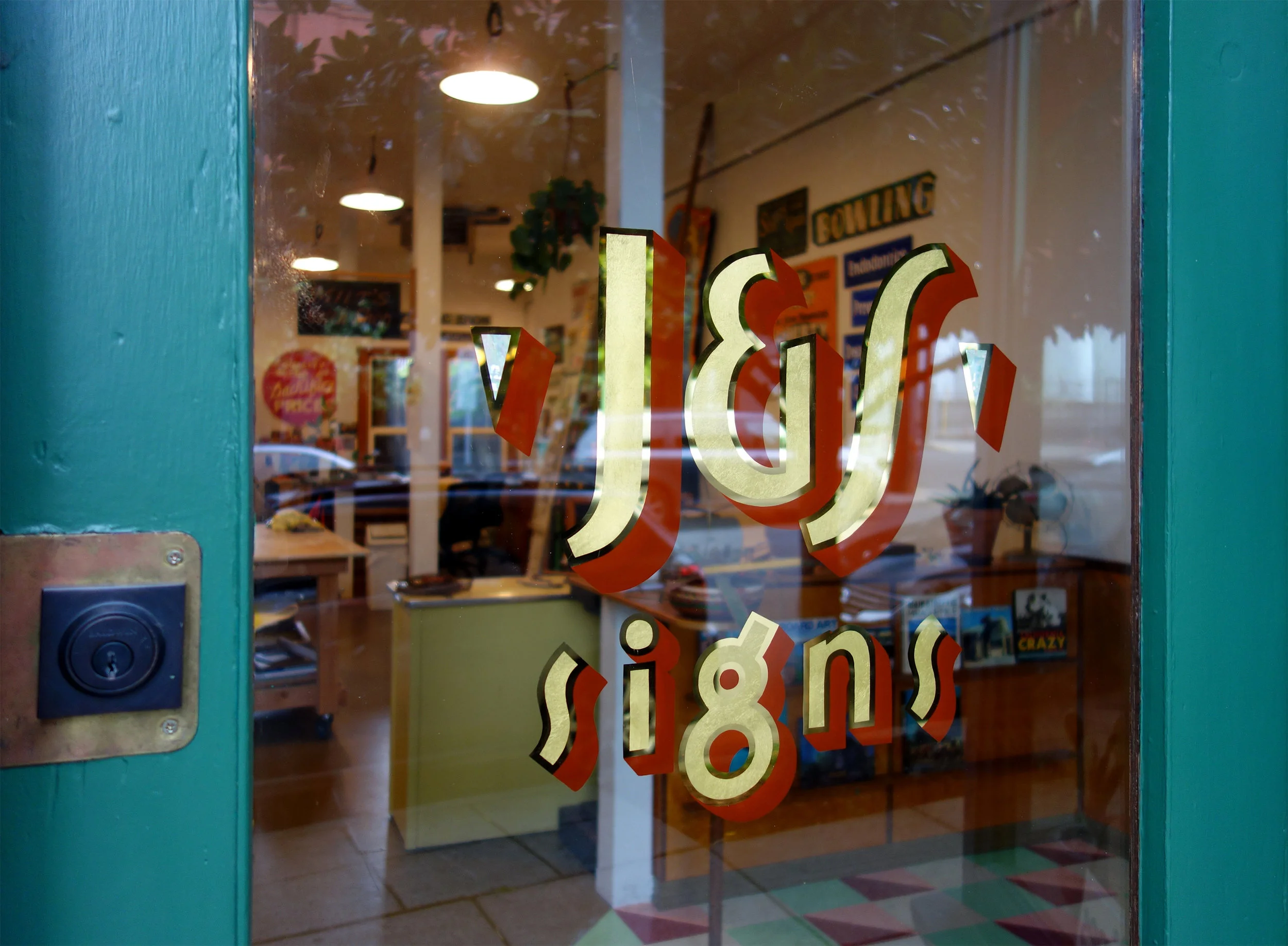 J&SSignsShop01.jpg