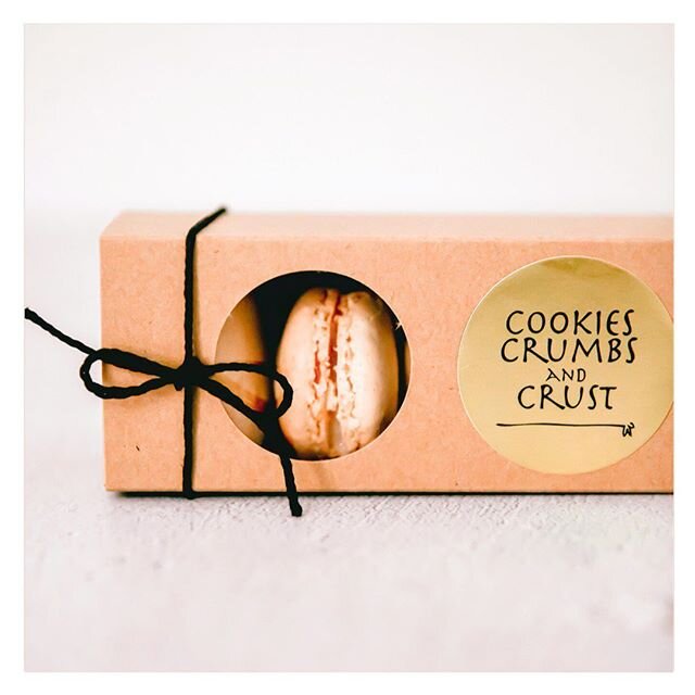 French Macarons Anyone?🥰? Enjoy Natural Flavors of Vanilla Bean With Coconut Cream Filling In Every Bite😋🌴🥥 No Food Coloring Added🚫
.
.
Preorder Yours Today 
Local Pickup and Nationwide Shipping Available👉 Link in Bio
.
.
#CookiesCrumbandCrust 