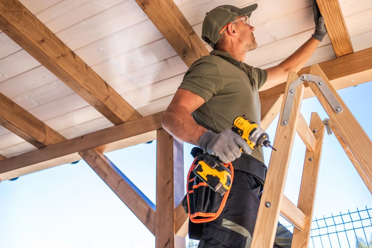 Do Pergola Builders in Charlotte Handle Cold-Weather Installs?