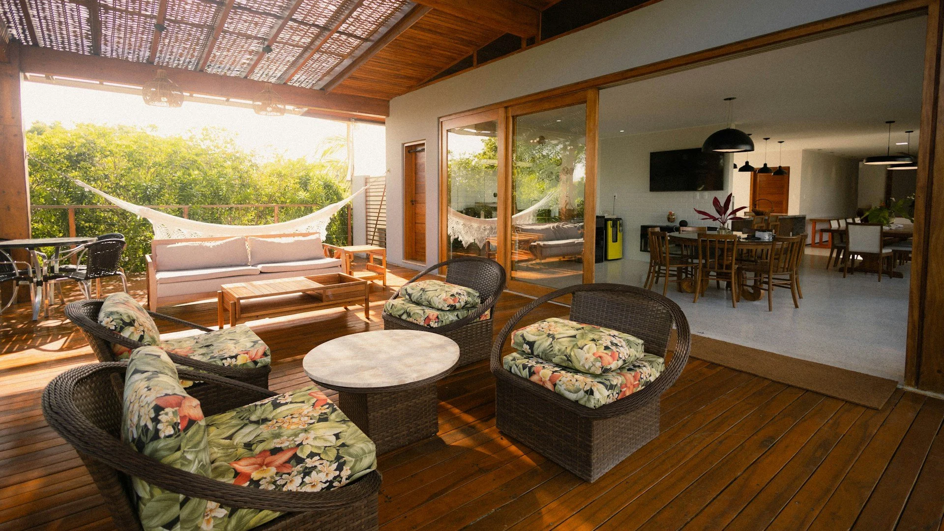 What Luxury Decks Actually Do for Outdoor Flow in Charlotte