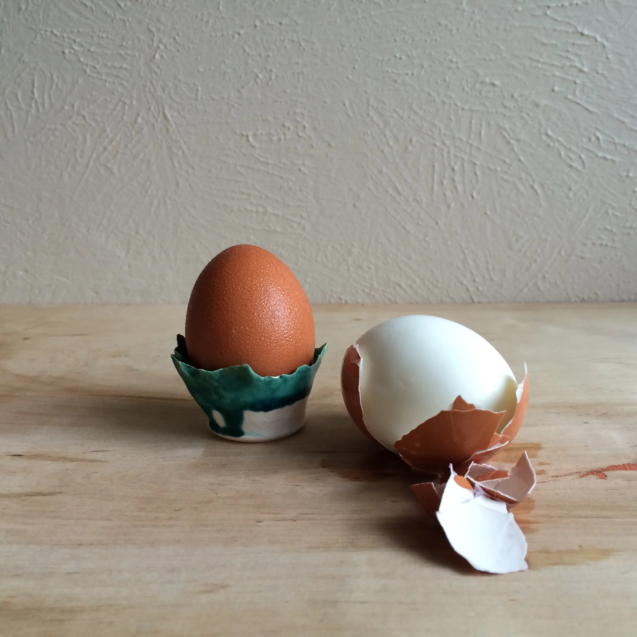 How to peel a hard boiled egg easily!