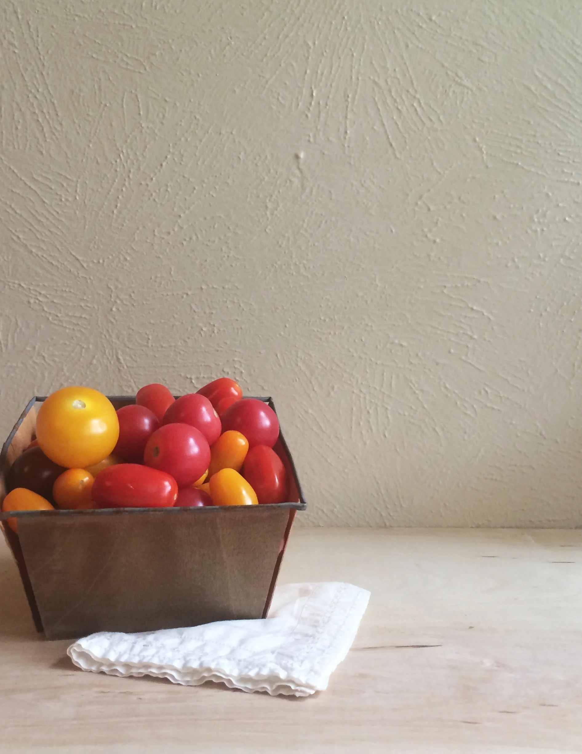 Choosing the Right Countertop Container for Summer