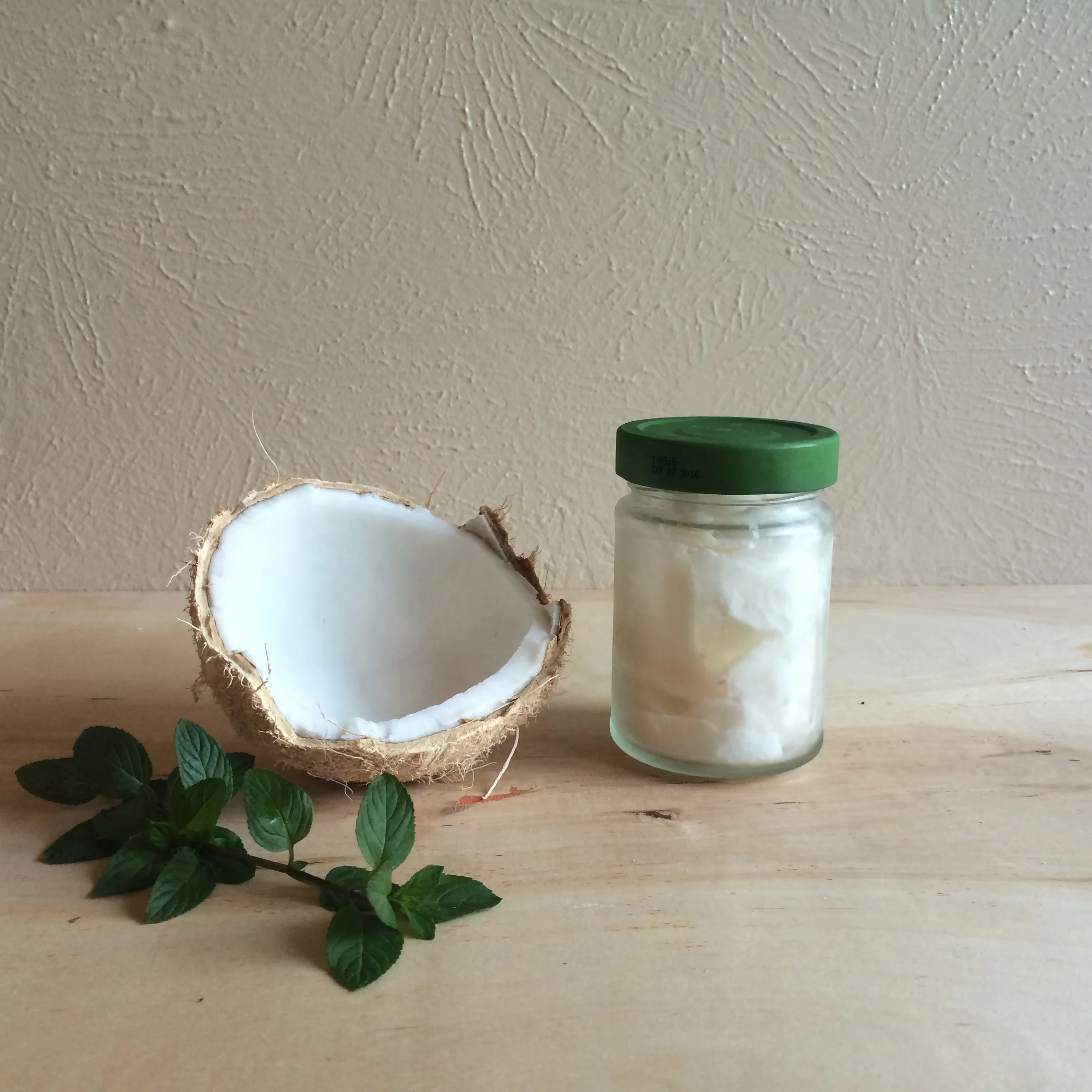 How to Crack Open a Coconut - video tutorial