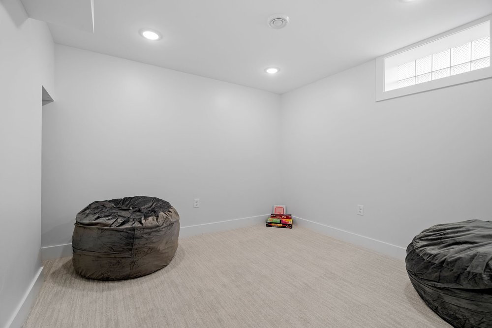 48-web-or-mls-5216 Drew Ave S Print-39.jpg