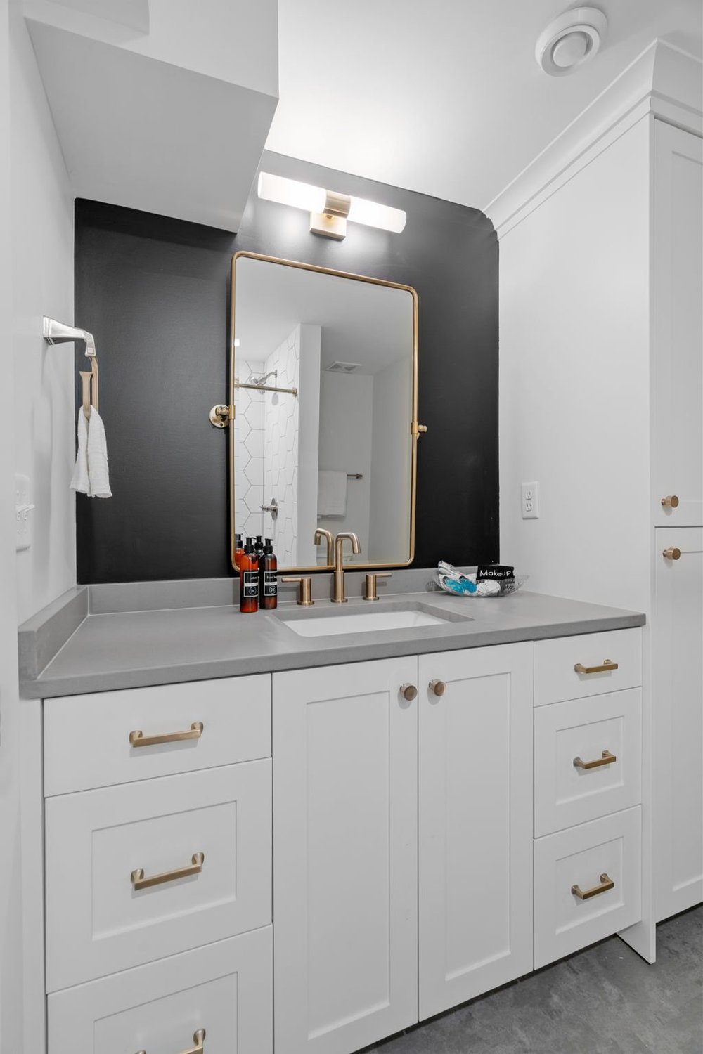 50-web-or-mls-5216 Drew Ave S Print-41.jpg