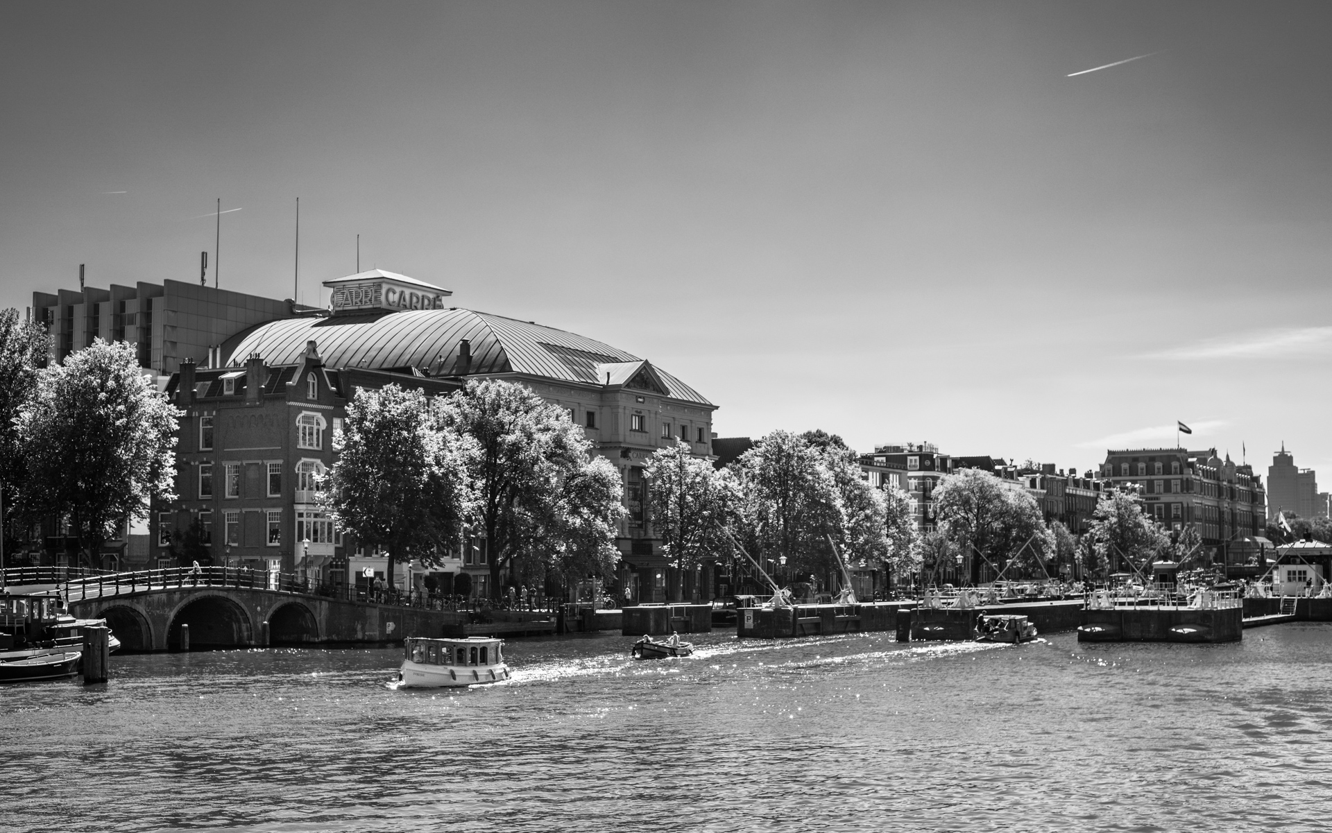 Carré on the left.