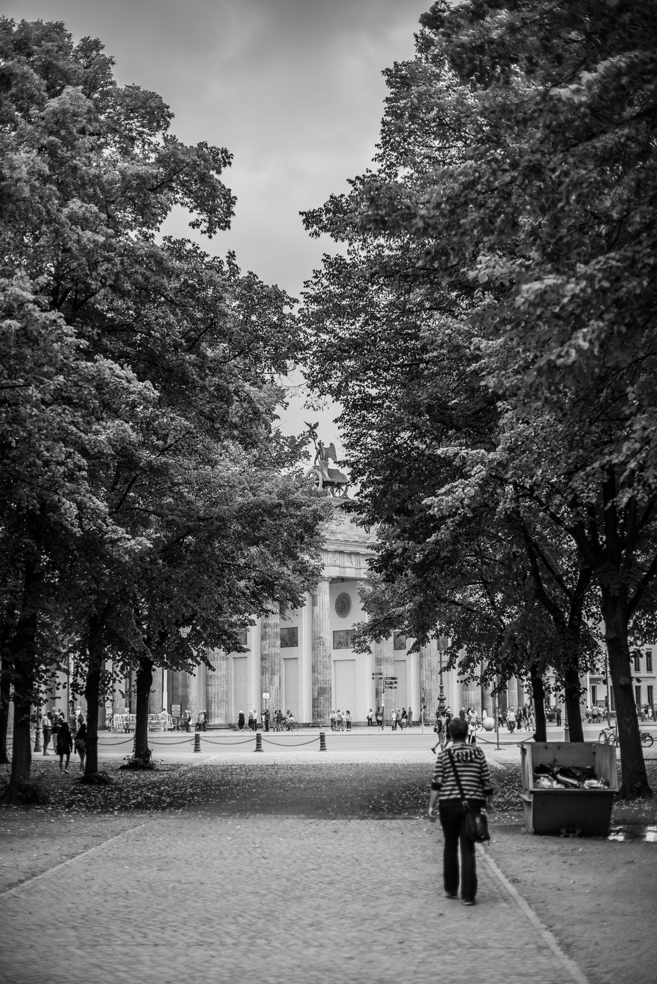 Brandenburger Tor from the Großer Tiergarten (Simsonweg)