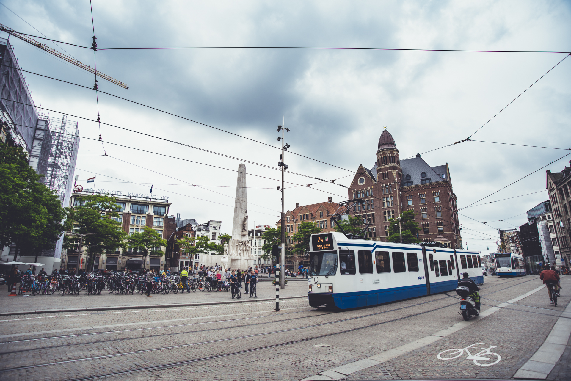 Dam Square - shot with nFD 20-35 f/3.5L