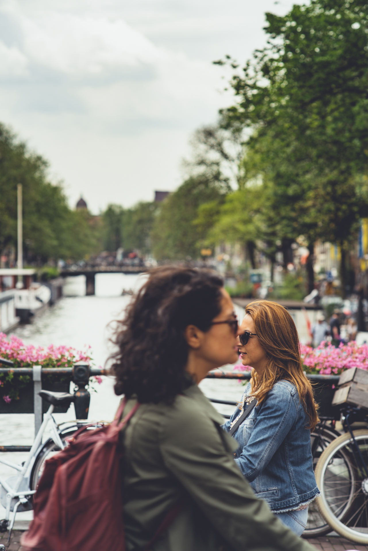 "Strangers kissing"