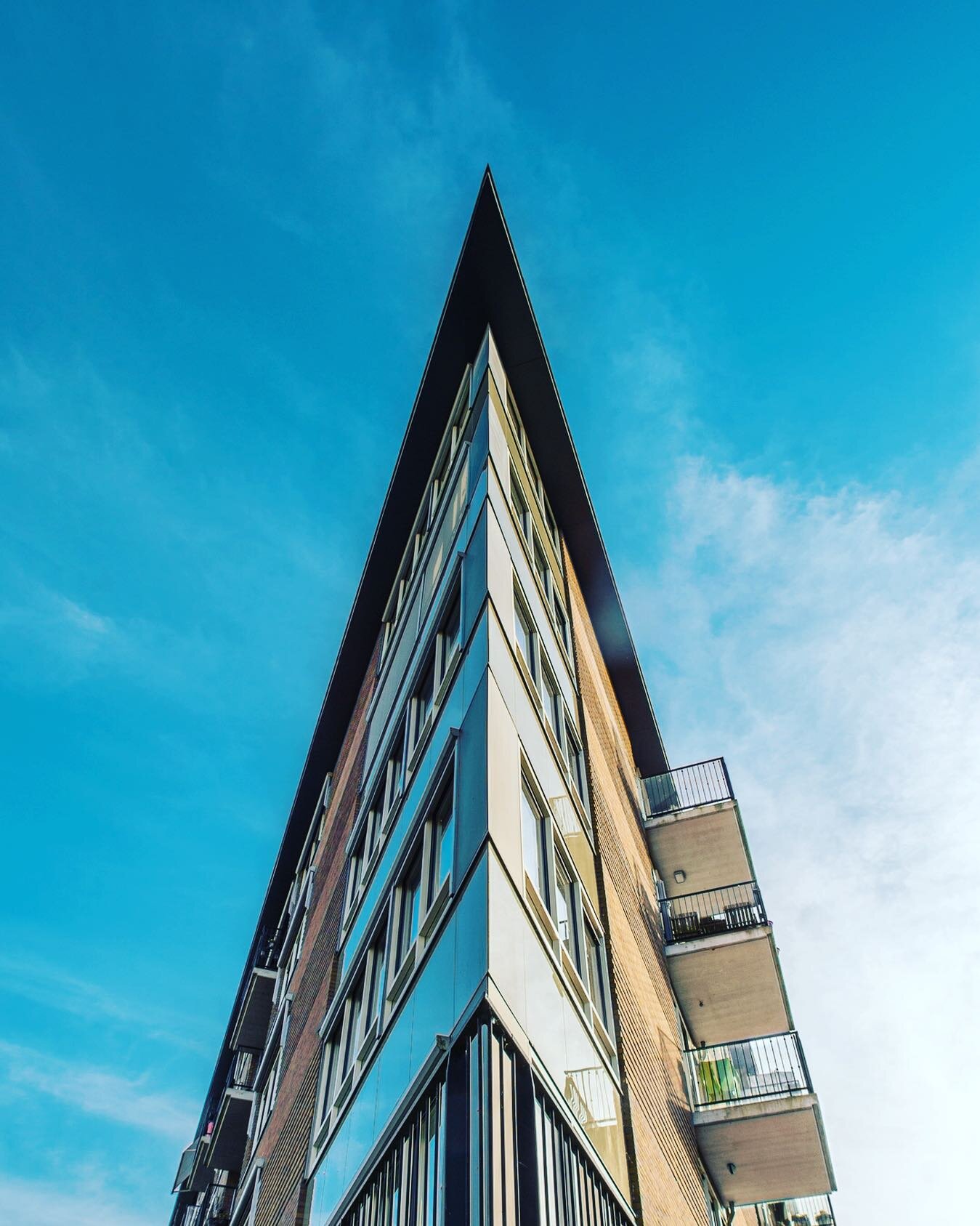 Angles.
.

#architecture #architecturephotography #achitecturelovers #wideangle #lookingup #triangle #building #sonyalpha #a7rii #canon #canonclassics #14mm #photography