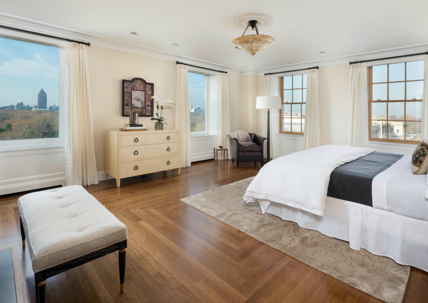  5th Avenue Apartment   White oak parquet de Versailles and herringbone BW Architects 