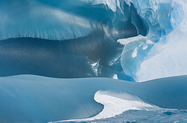Antarctica-Iceberg_2DO8341.jpg