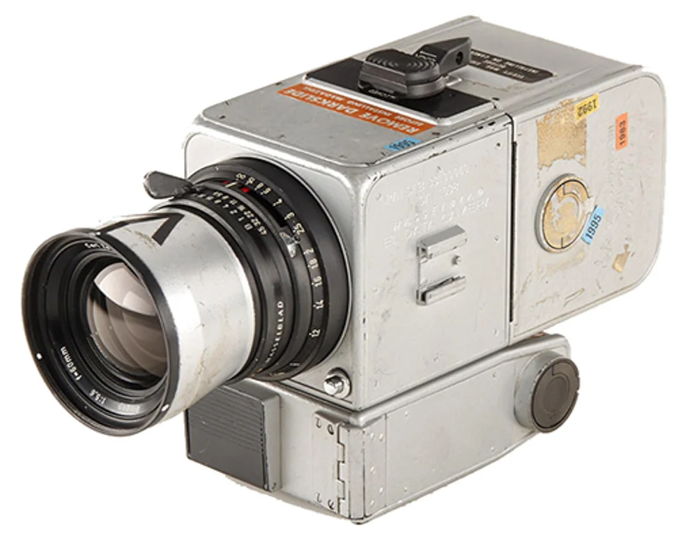 hasselblad-moon-camera.JPG