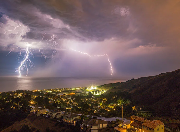 Human time can’t really take in the wonder of lightning. The photographs reveal time -encoded letting glimpse the wild form. Lightning over Pacific. 2017. Canon 5DSr.