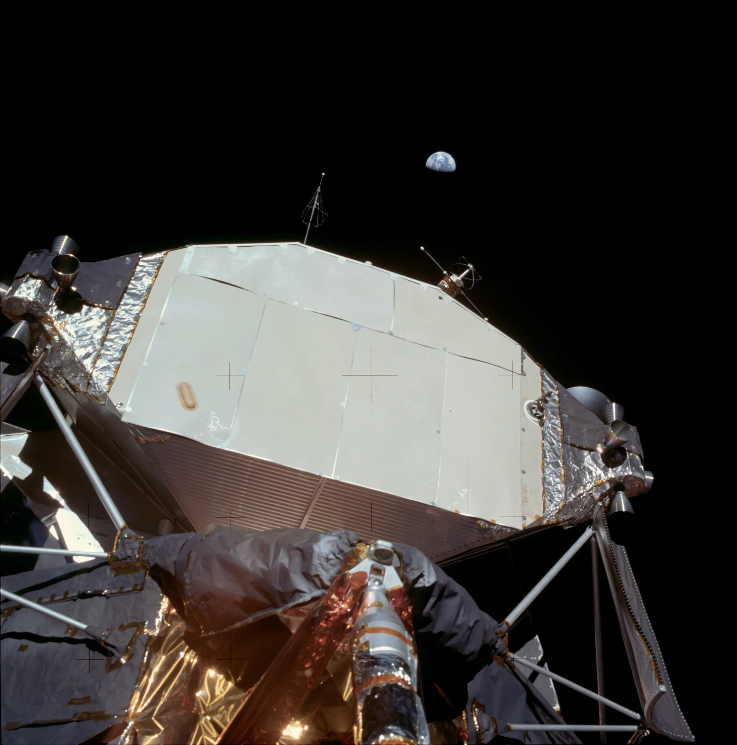 AS11-40-5924HR.jpg