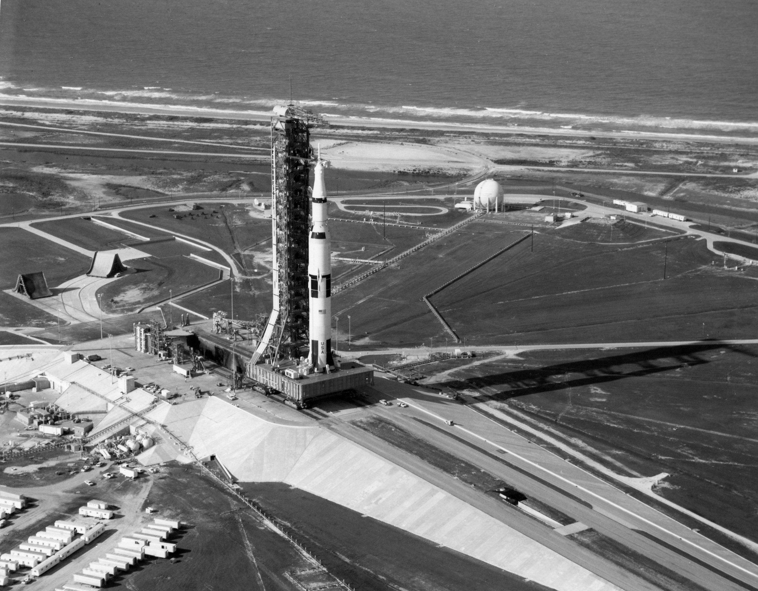 Apollo_11_Saturn_V_near_the_end_of_rollout.jpg