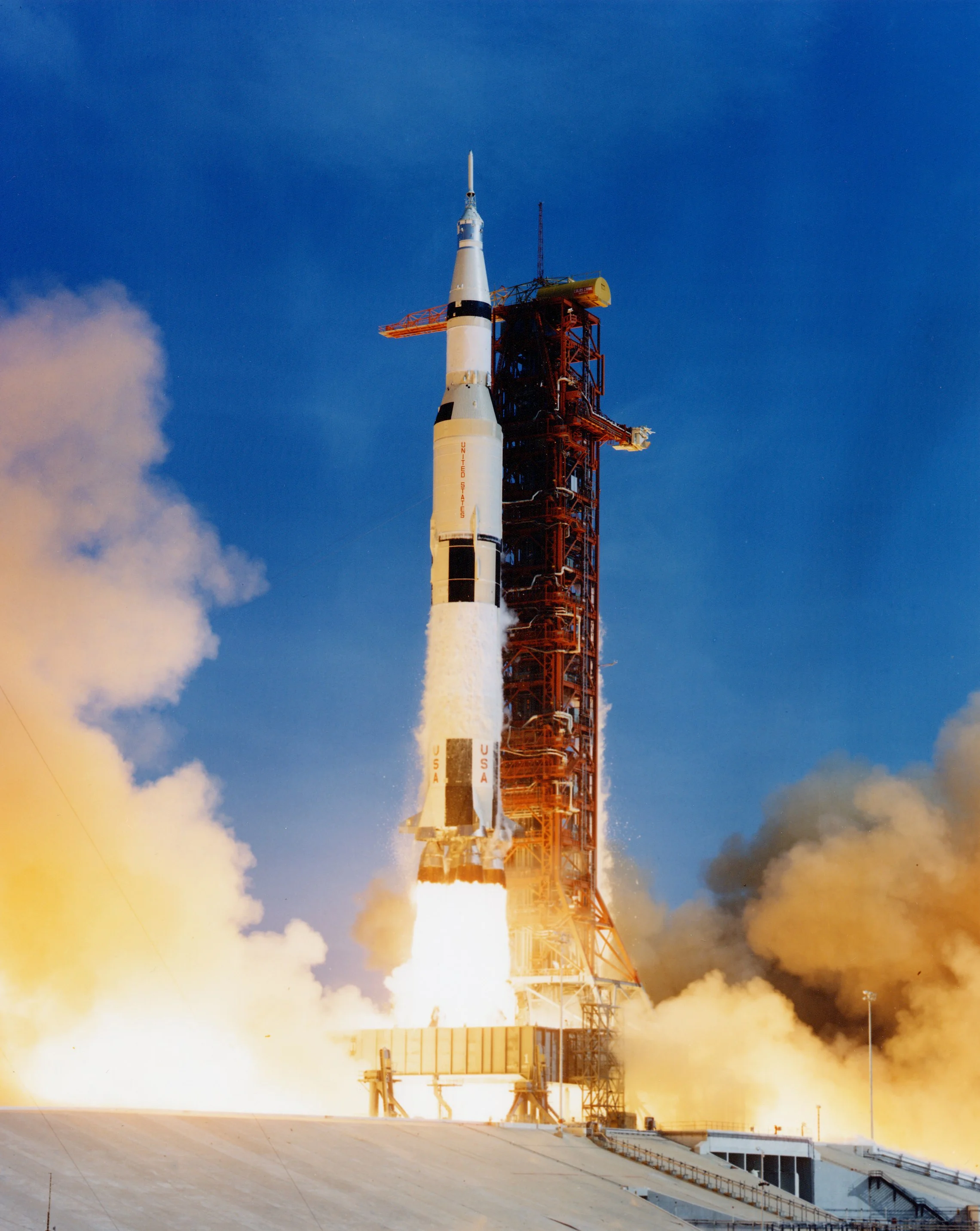 ap11-KSC-69PC-442HR.jpg