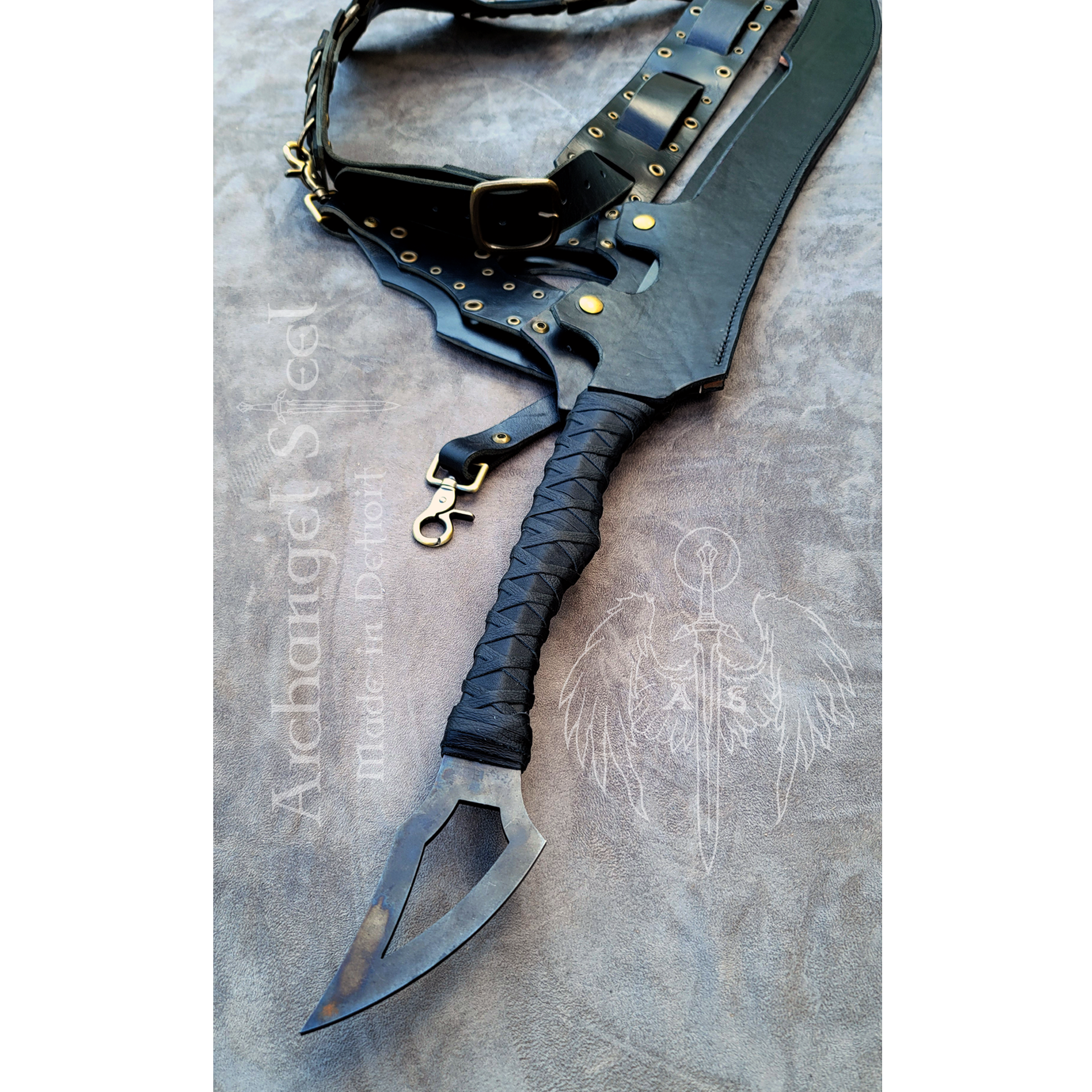 00+Giant+Elf+w+Sheath Square.png
