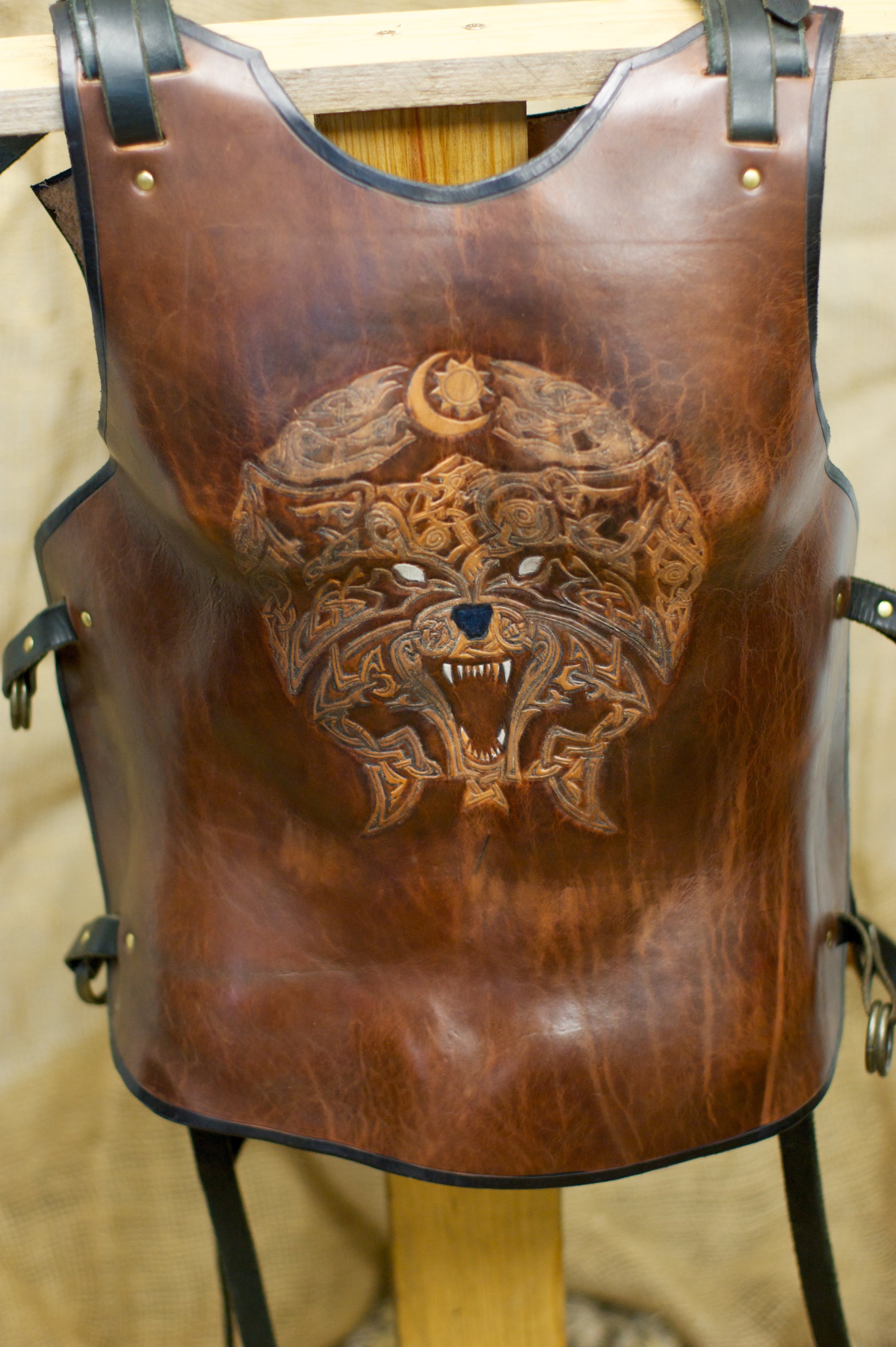 brown 2 piece leather breastplate with wolf knots, wolf breastplate, leather armor, renaissance, hand made
