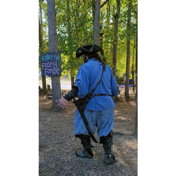 Rob+w+Pirate+Cutlass+03.png