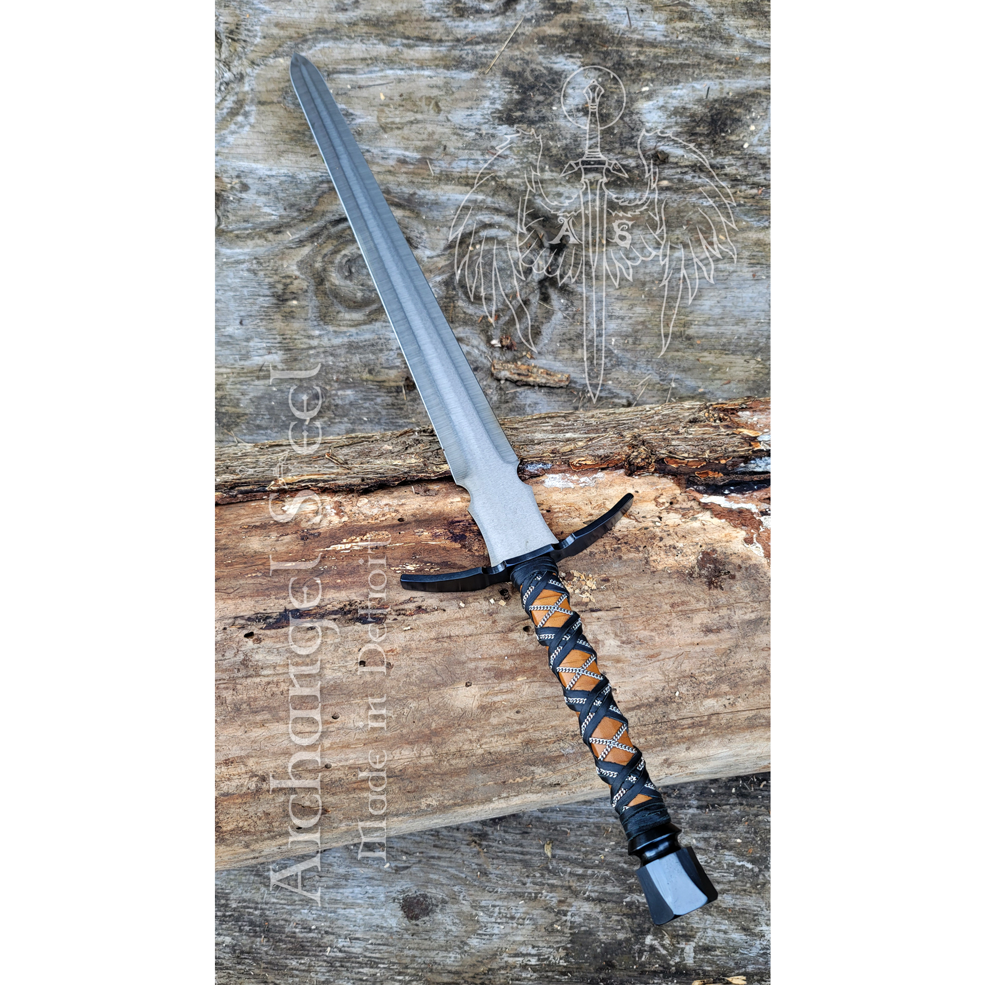 01 Flat Crossguard Longsword - silver chain.png
