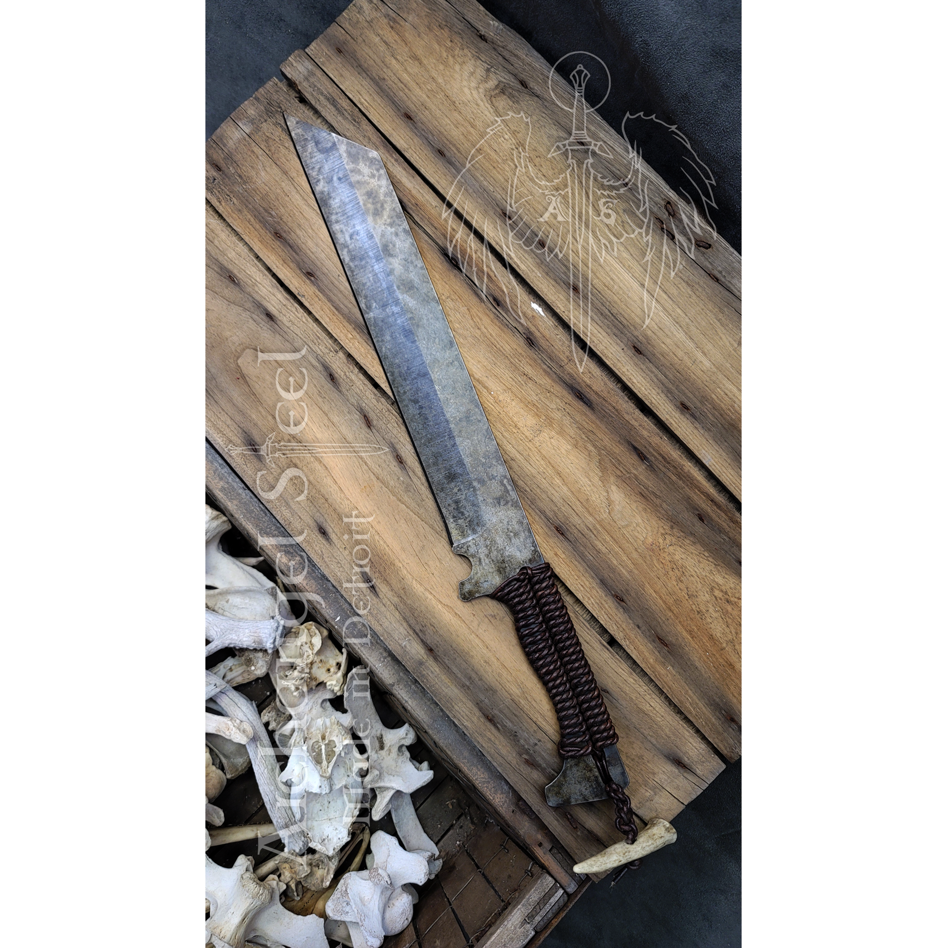 01 Seax - Brown w Antler.png