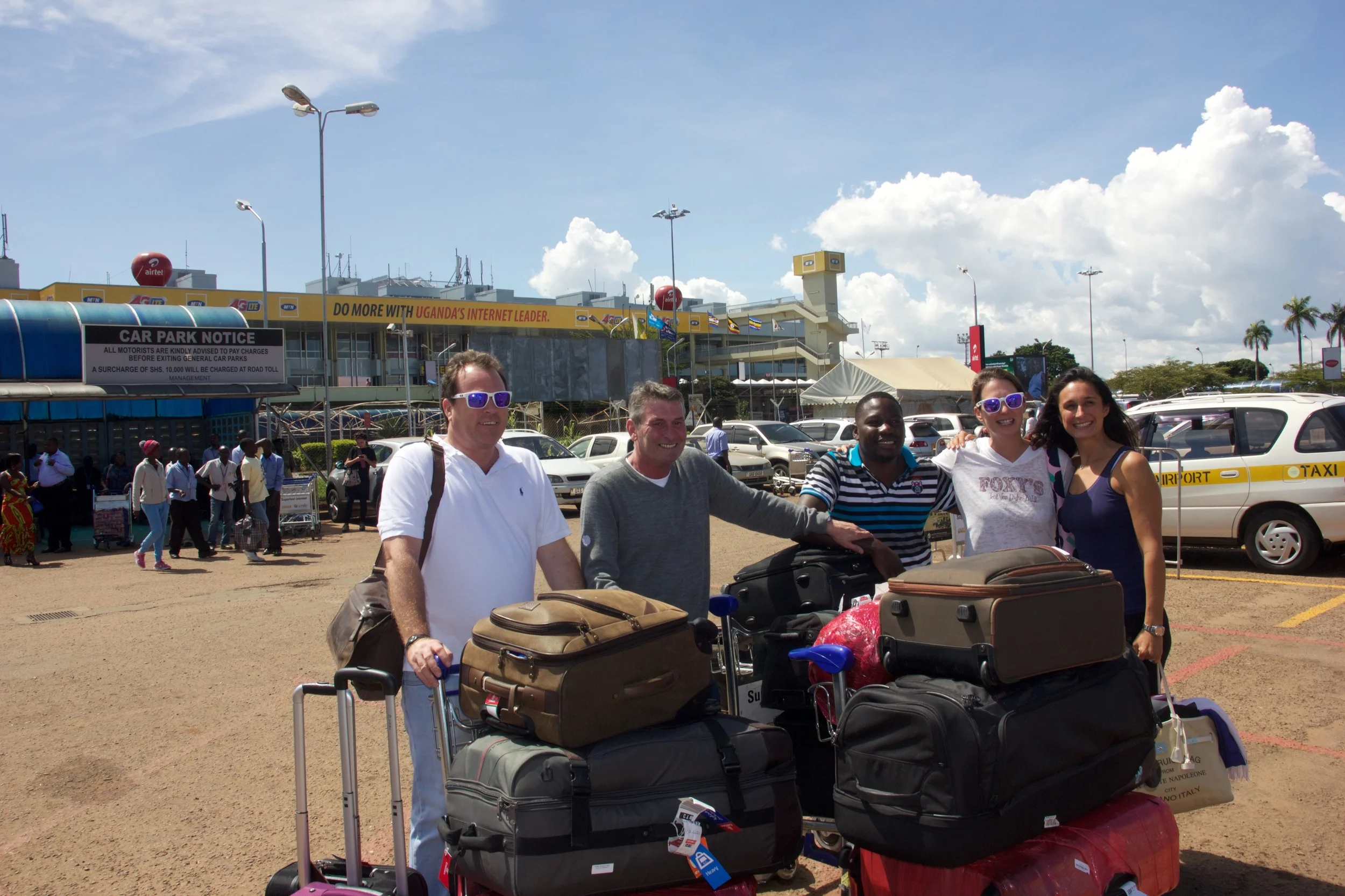 From Left to right Russell Crump, Pierre Seneca, Martin Male, Laetitia Zwaans, and Gabrielle Crump. Those suitcases were all filled with things for the orphanage. Pots, shoes, medicine, clothes, toys, books.