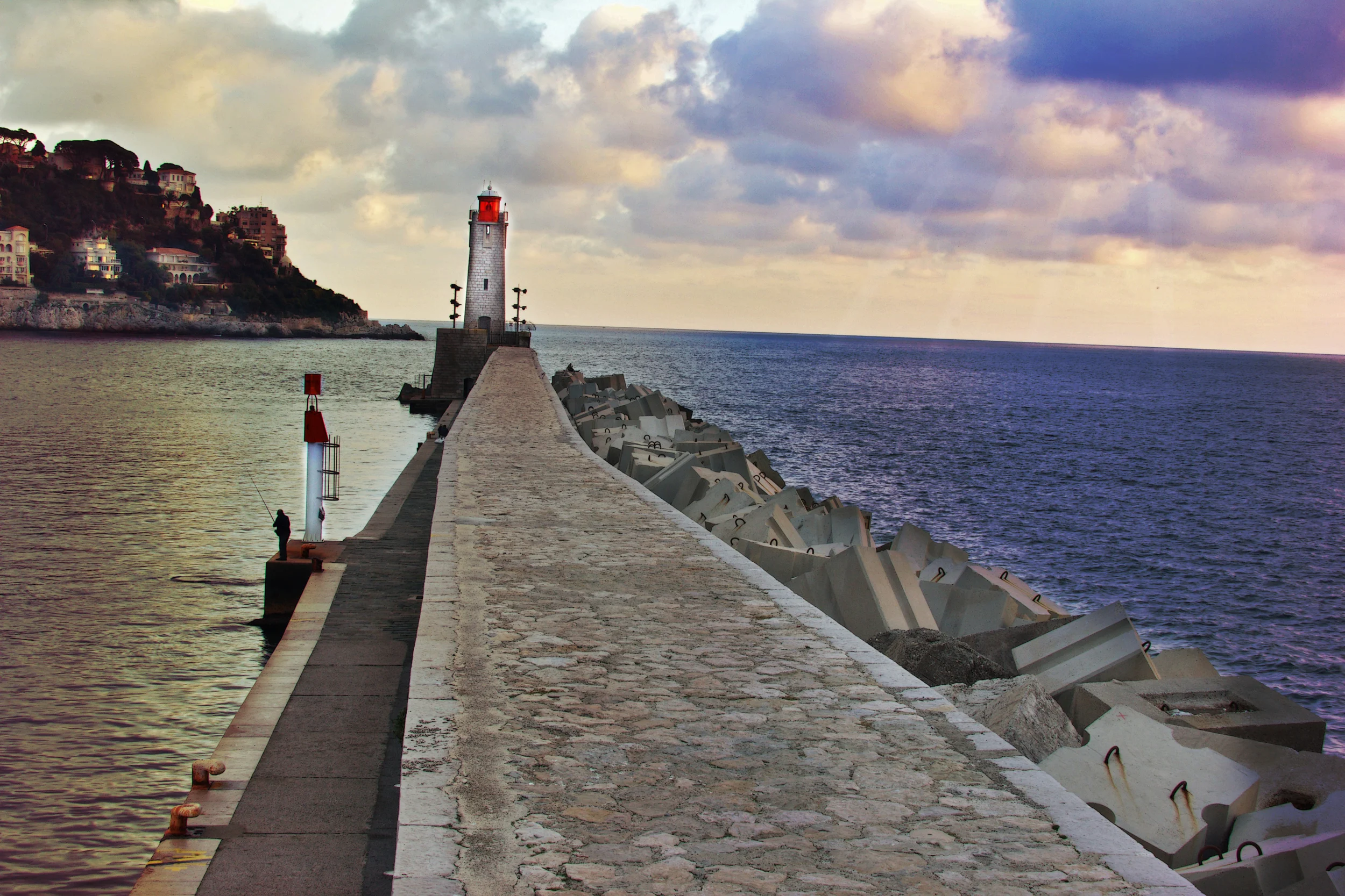 le phare du port de nice
