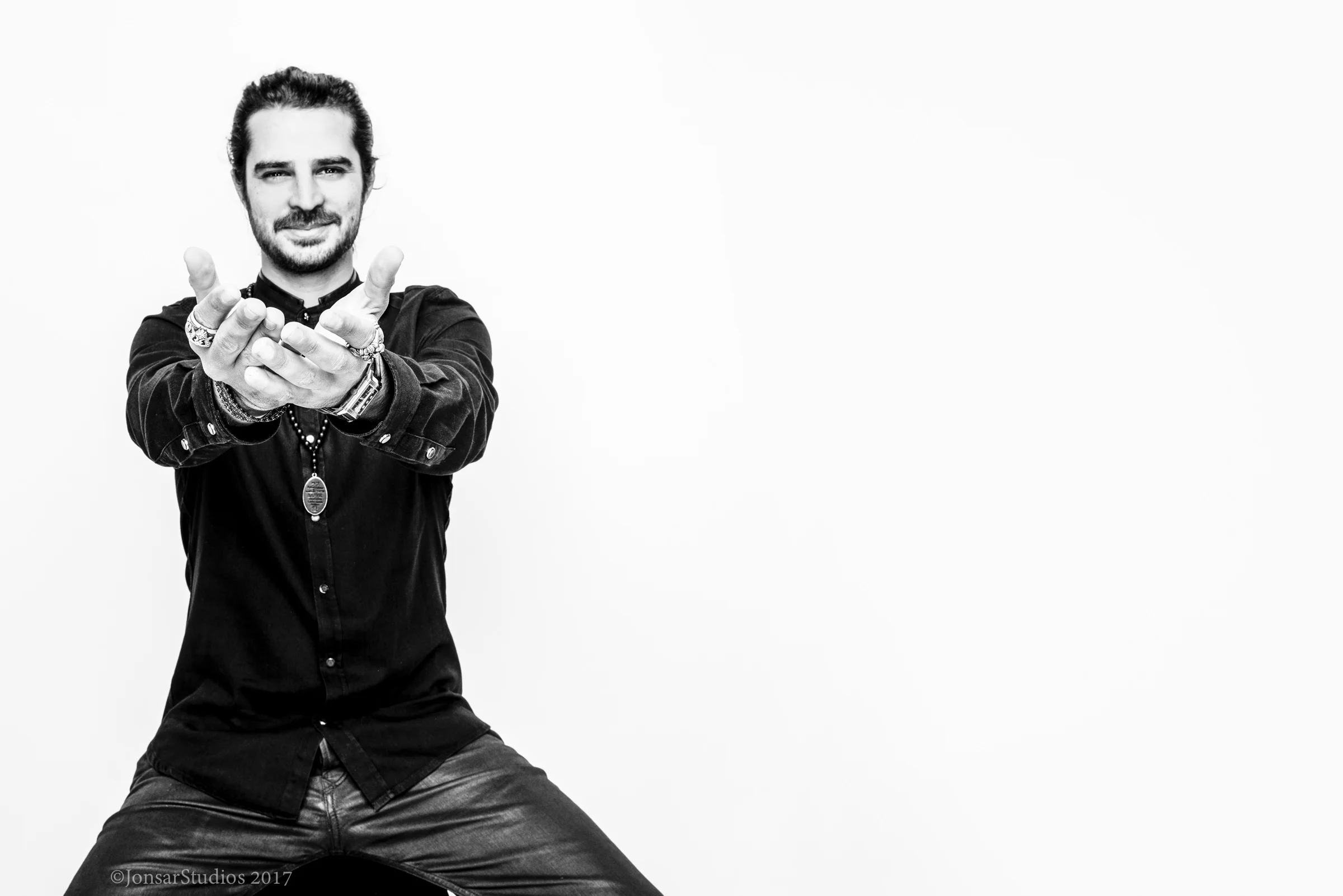 Waël Mechri-Yver - Conversations with Artists