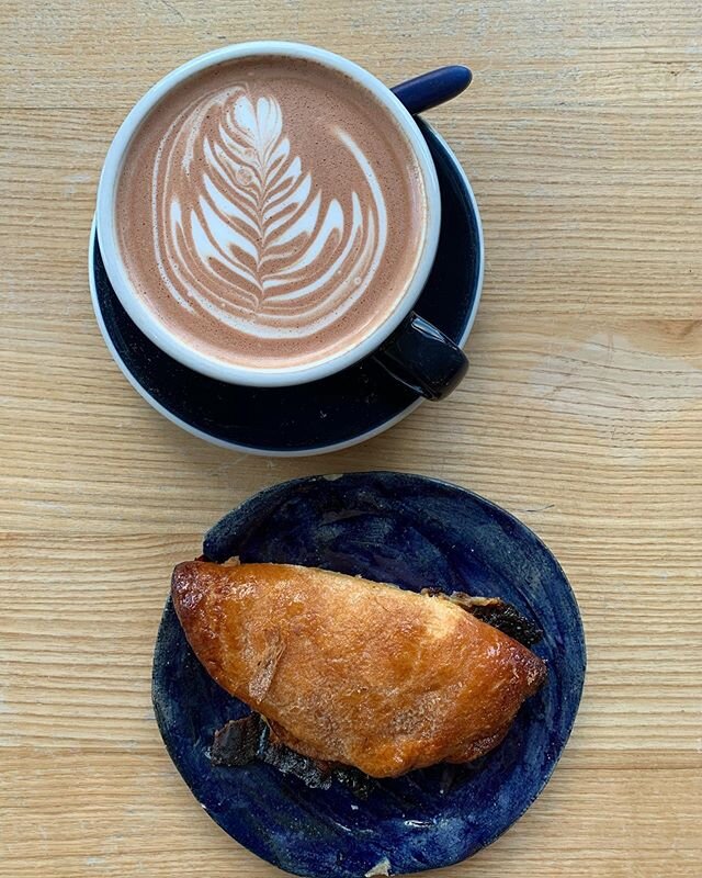 We are open till 5pm now so come by for a @pumpstreetchocolate and @thedustyknuckle Apple turnover x