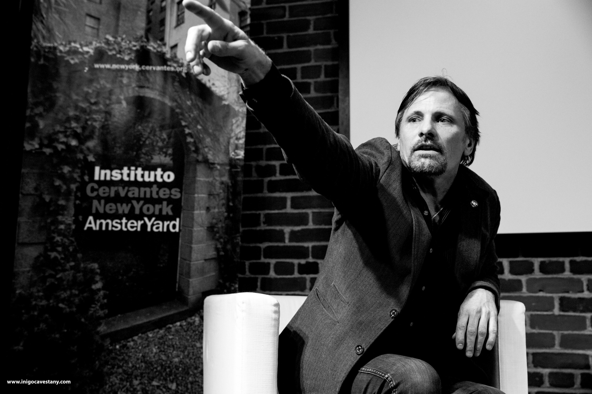 viggo13 b&w.jpg