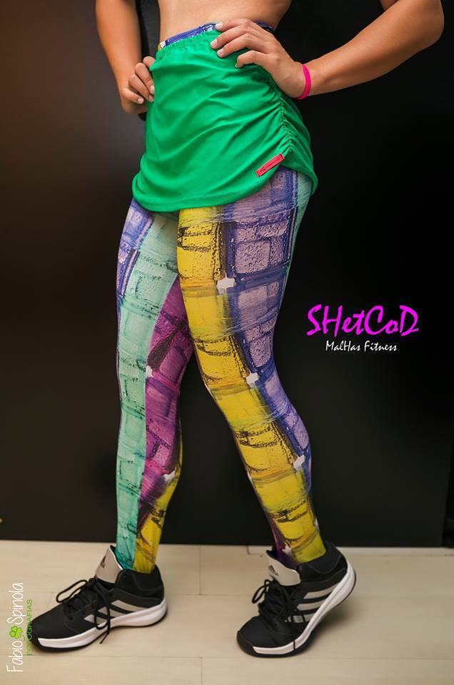 All of our leggings are a combination of Polyamida (Polyamide) and Elastano (Elastane). Polyamide is a synthetic fabric that contains sweat-wicking and water repelling properties, making it an ideal material for outerwear and sports clothing. Elastane is known for exceptional elasticity, making fabrics more comfortable to wear. A size M will generally fit sizes 4-6 and a G (L) will generally fit sizes 8-10.