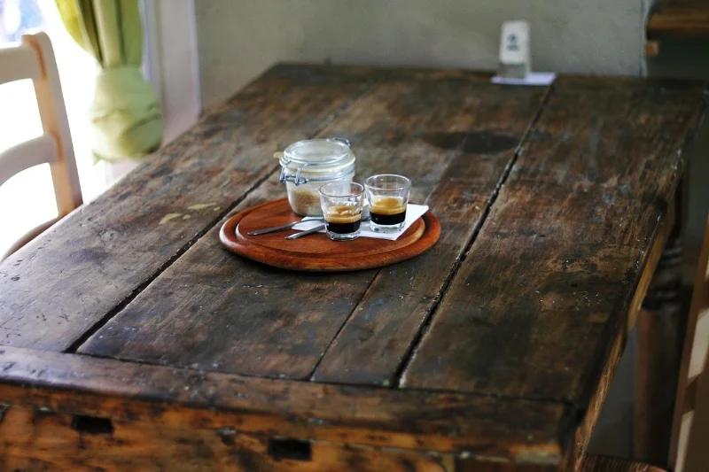minimalist-table.jpg