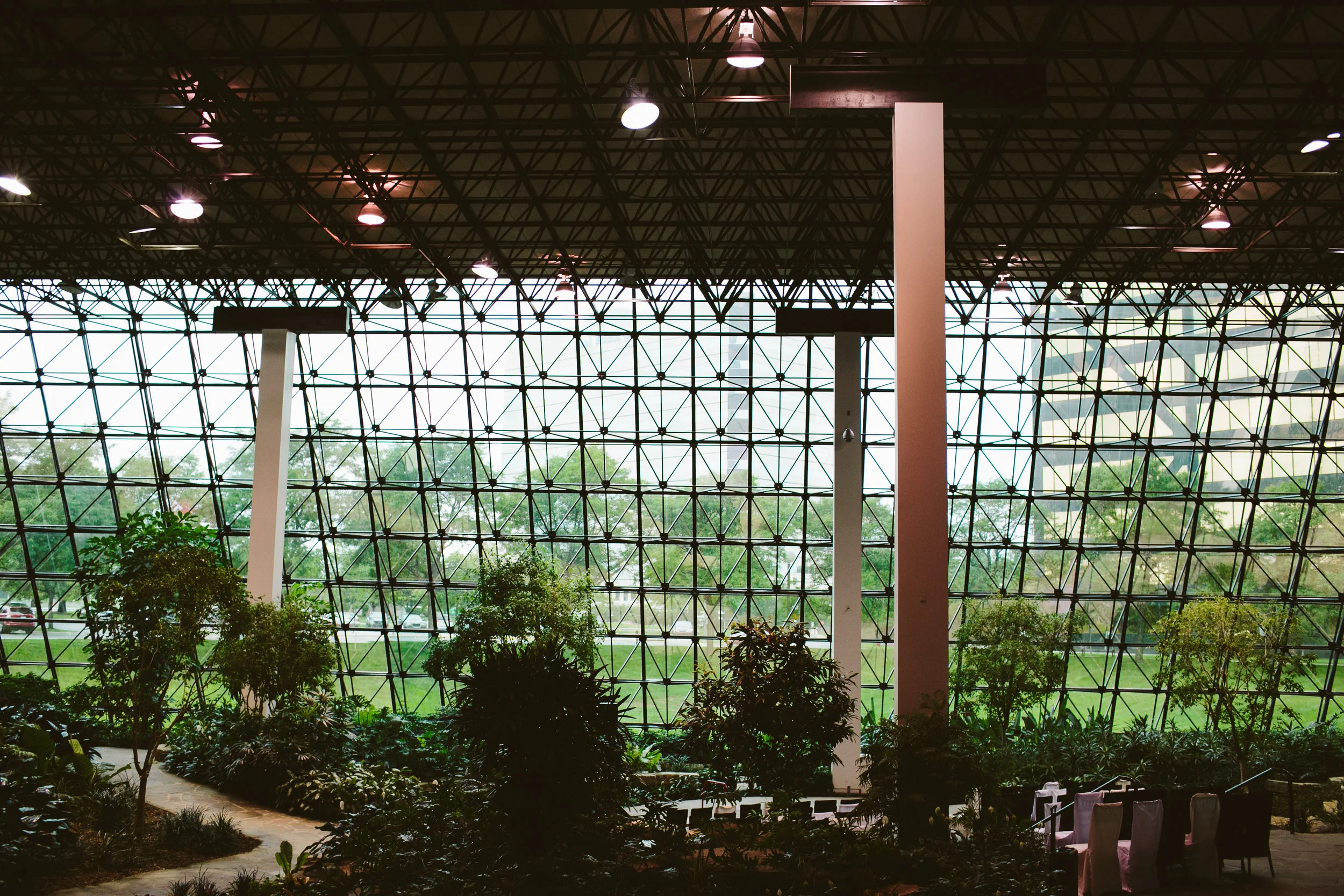 Dooeun + Frank hosted their ceremony at the Town Center Garden Atrium at The Westin Southfield Detroit in Pittsburgh.