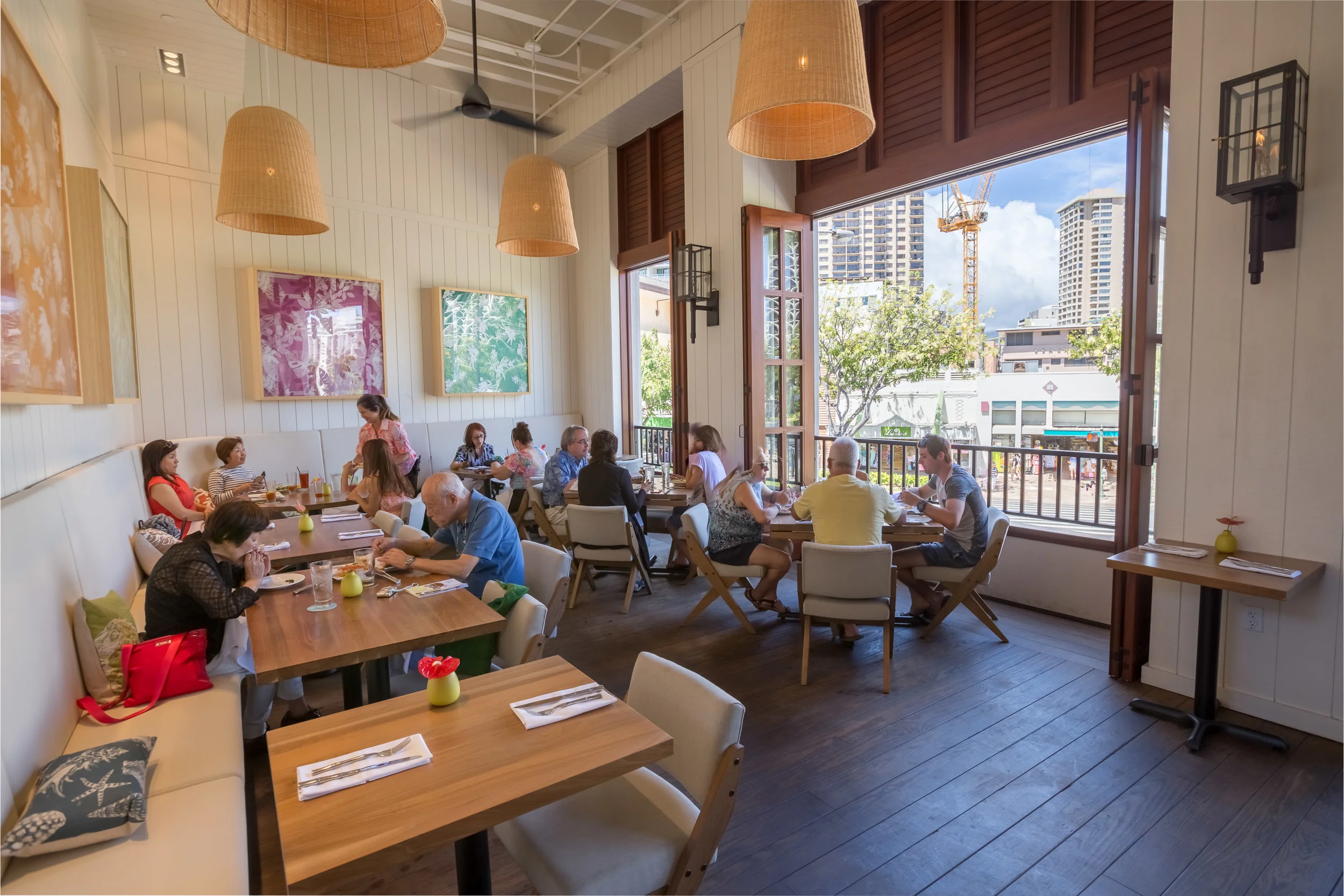 Dining Area Facing Kalakaua Ave