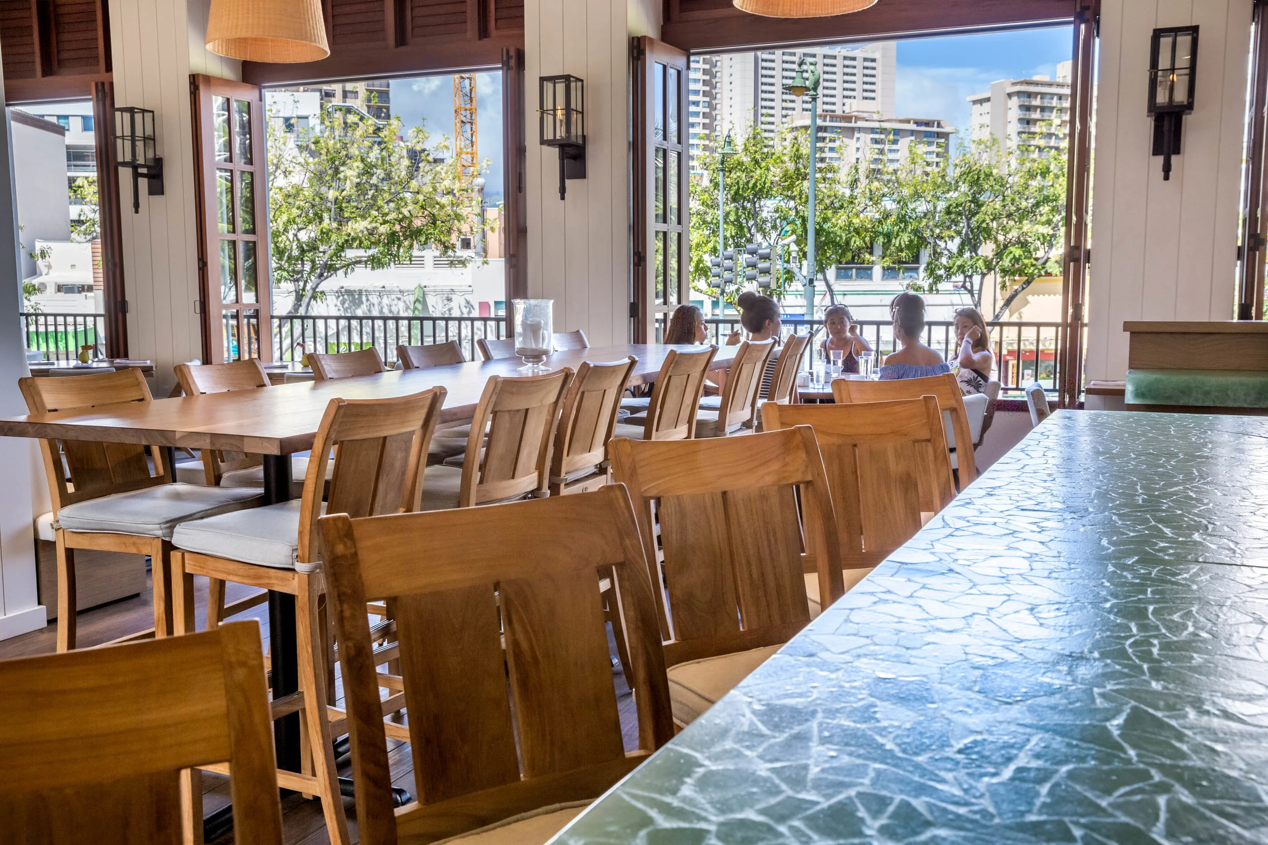 Bar Facing Kalakaua Ave