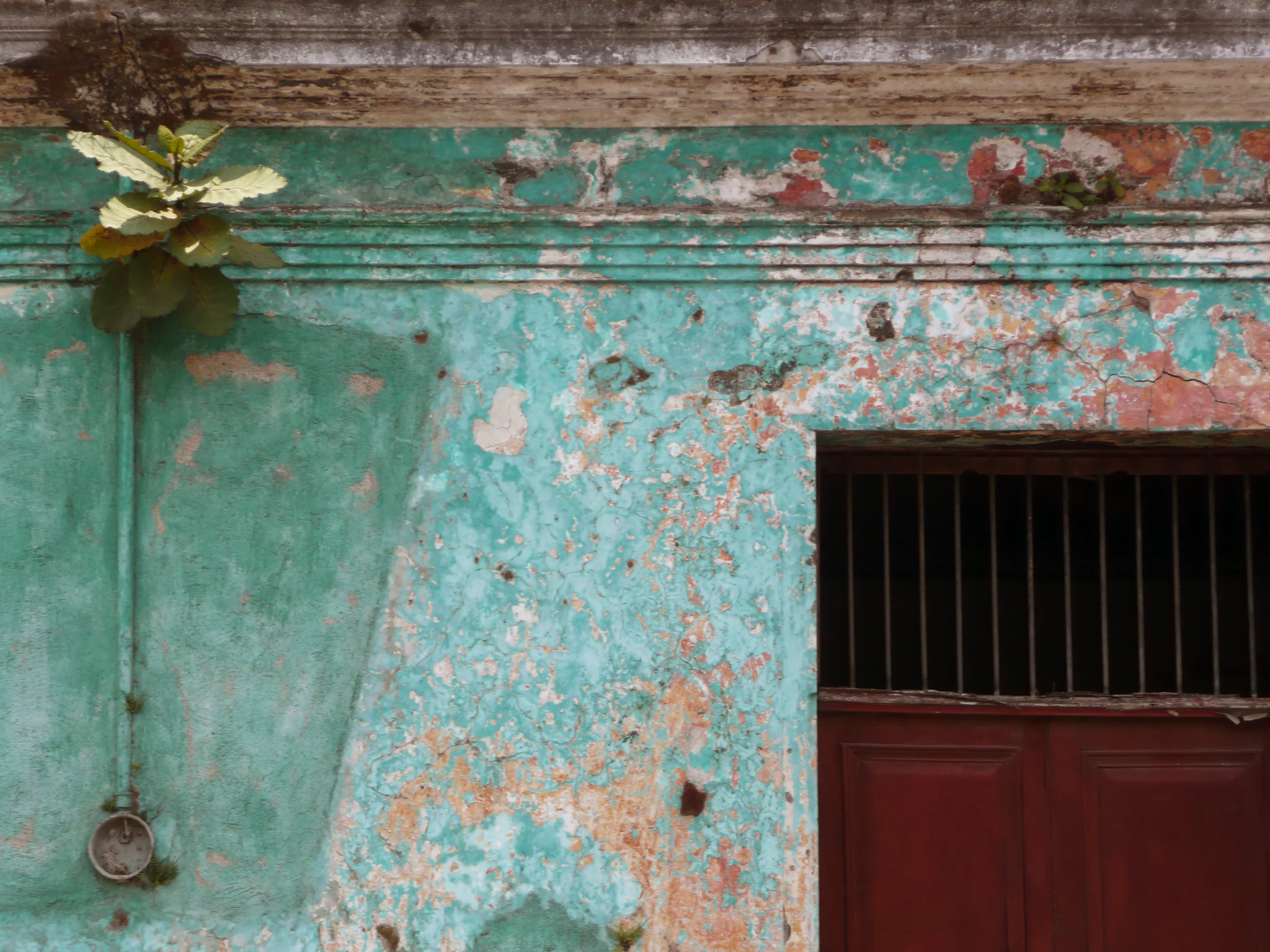peeling paint in antigua, guatemala