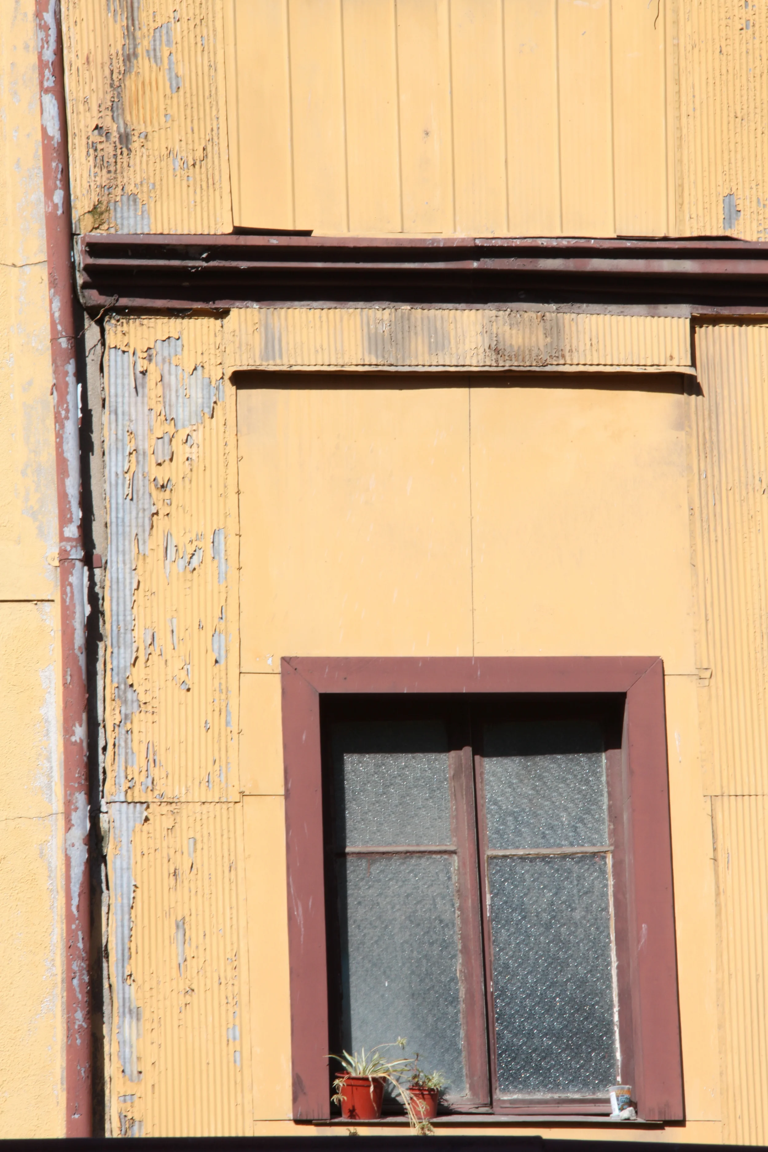 red window, valparaiso, chile
