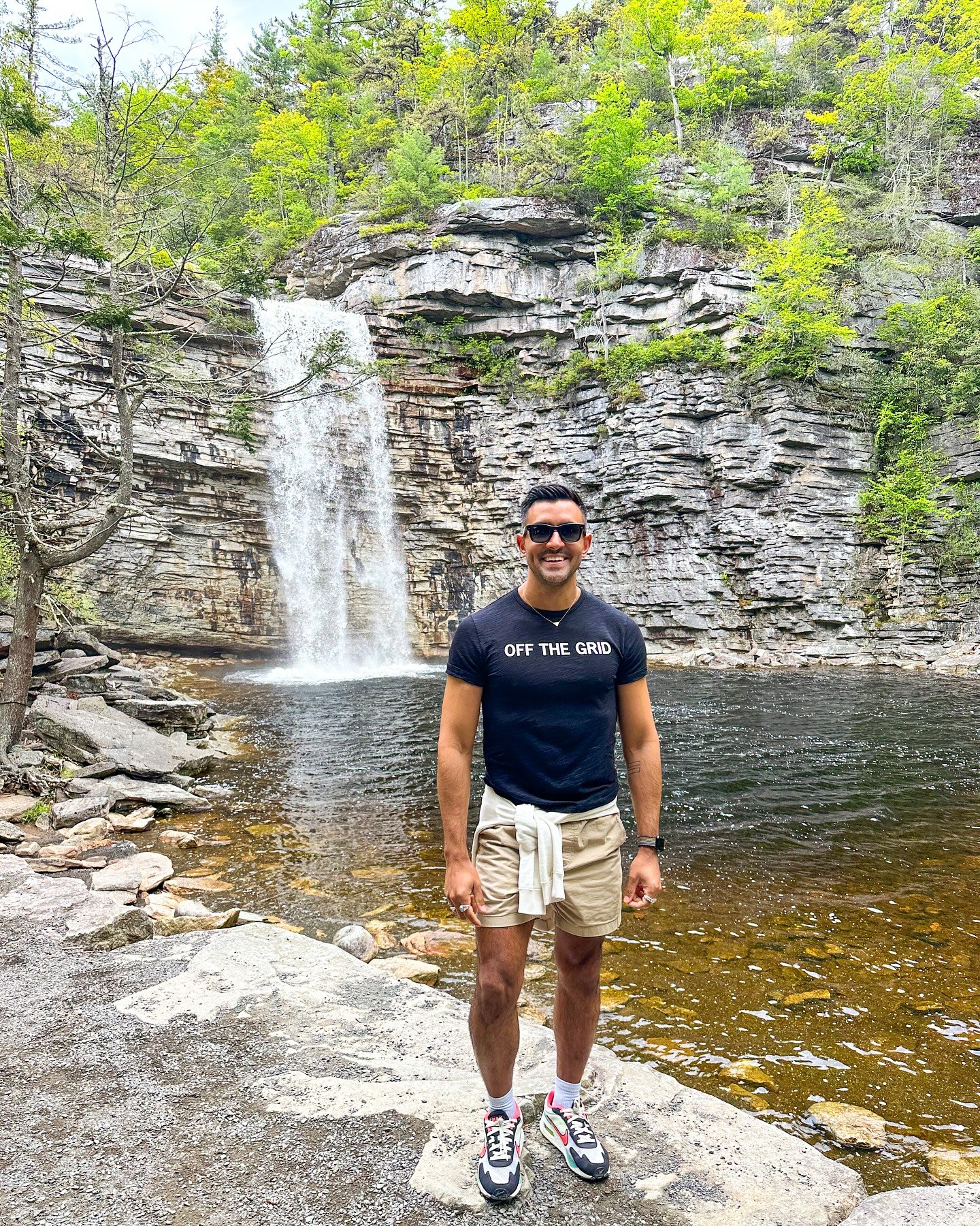 Beacon bits and pieces! 😎 🏞️ 🧢 🪟 🥪 🌳 🌅 ❤️

#Beacon #NewYork #MDW2025 #DiegoDowntown