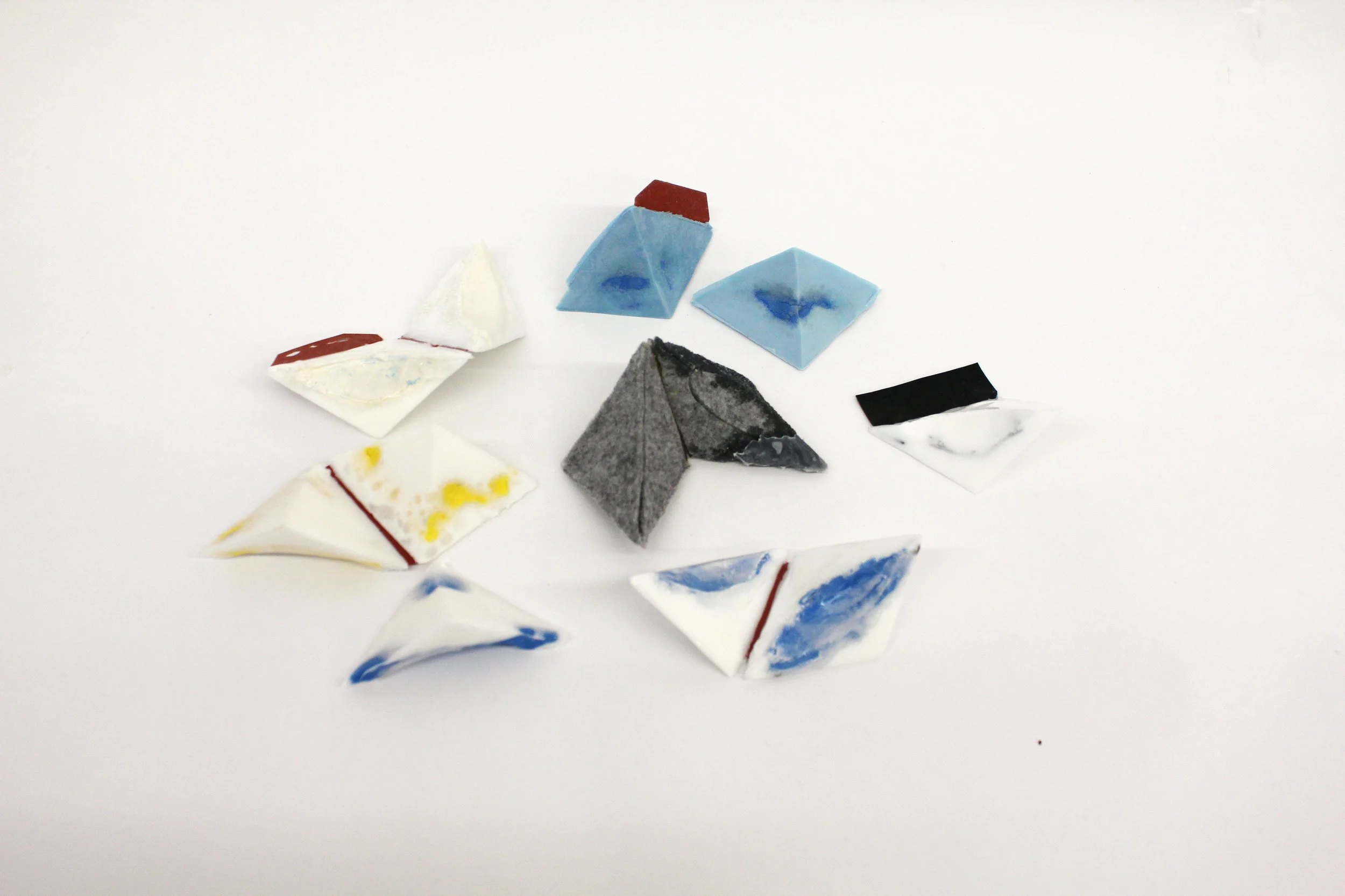  Material prototypes: felt, resin and clay 