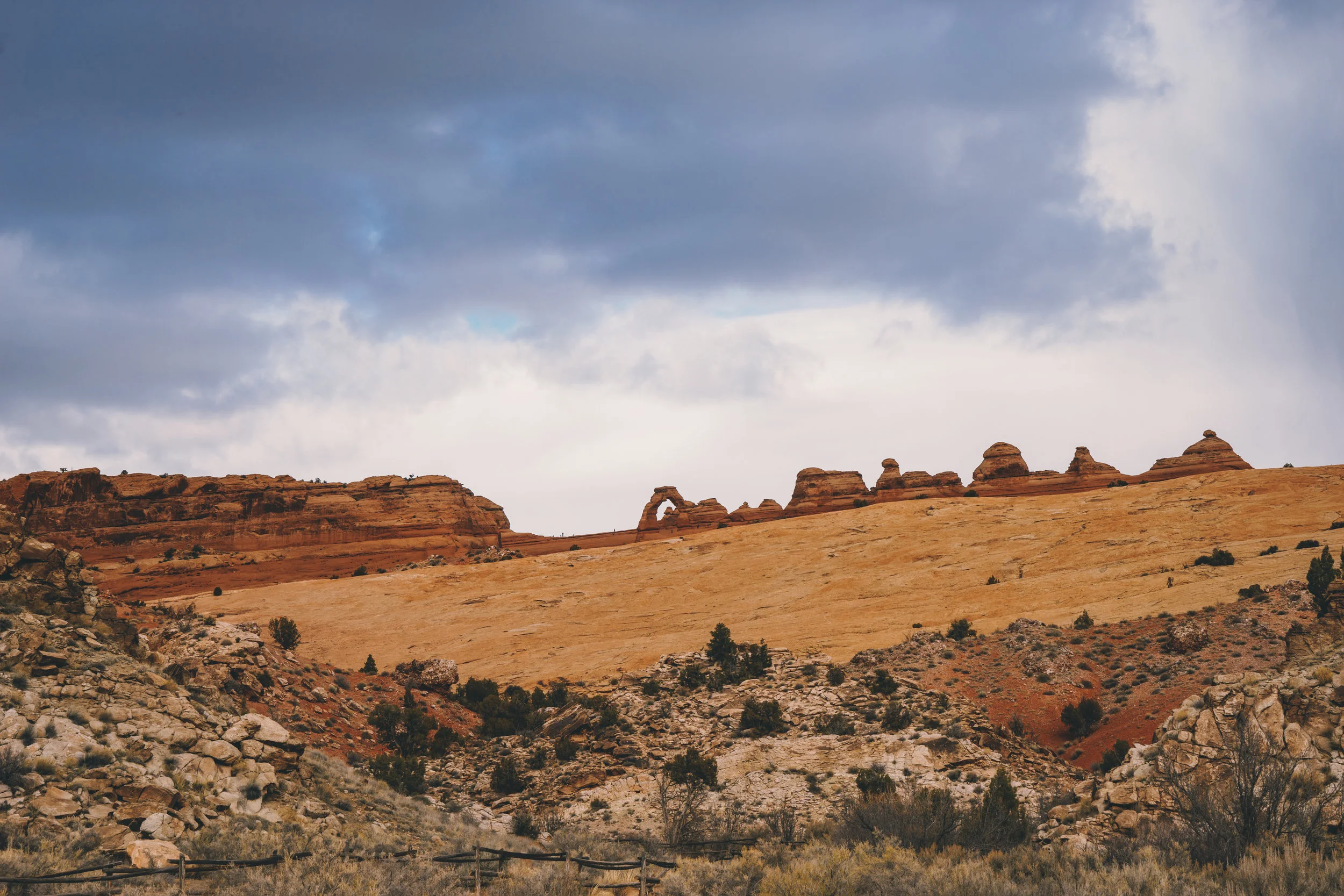  The Delicate Arch (middle) as seen from the Lower Delicated Arch Viewpoint