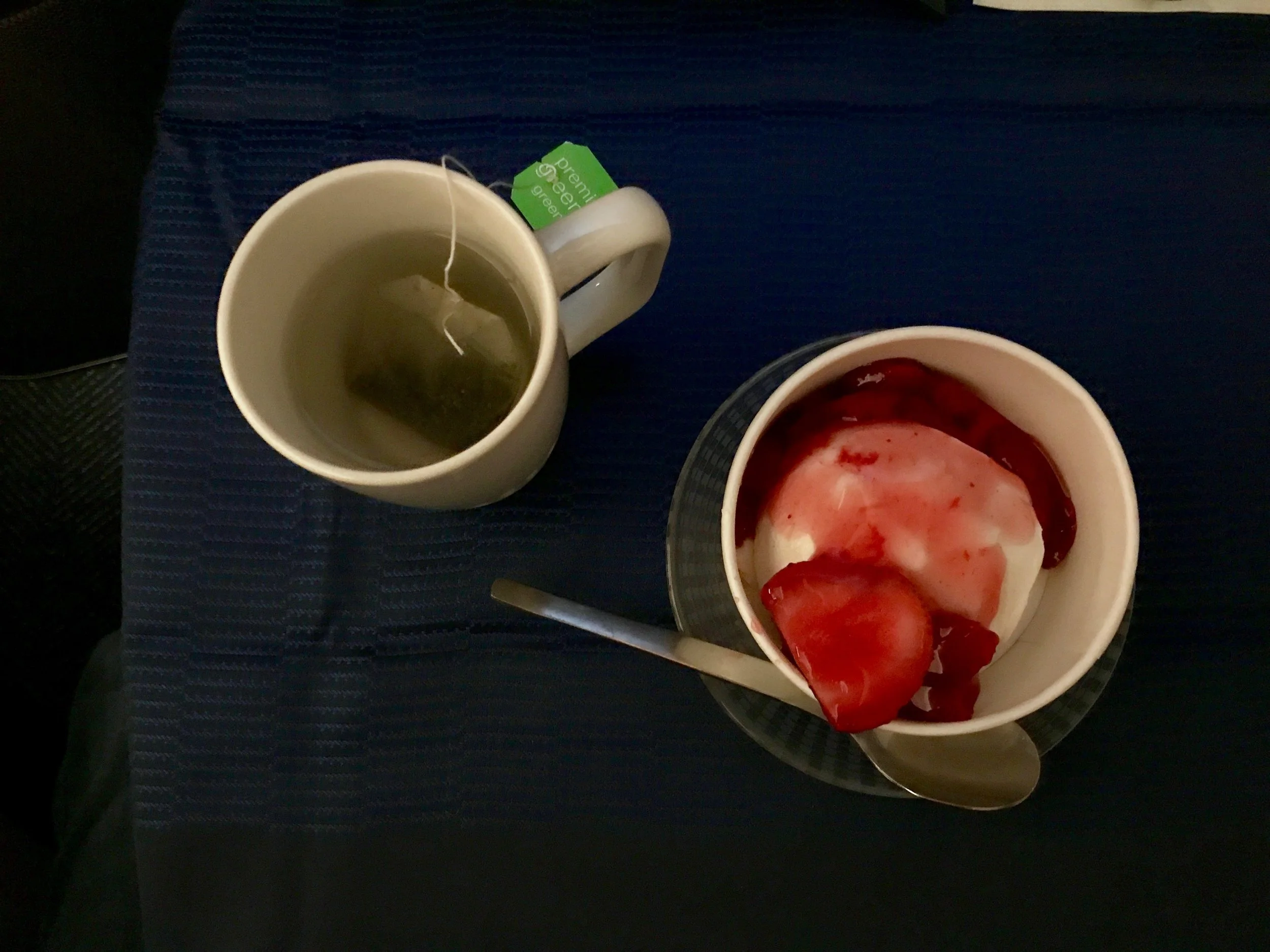 Vanilla ice cream with strawberry 