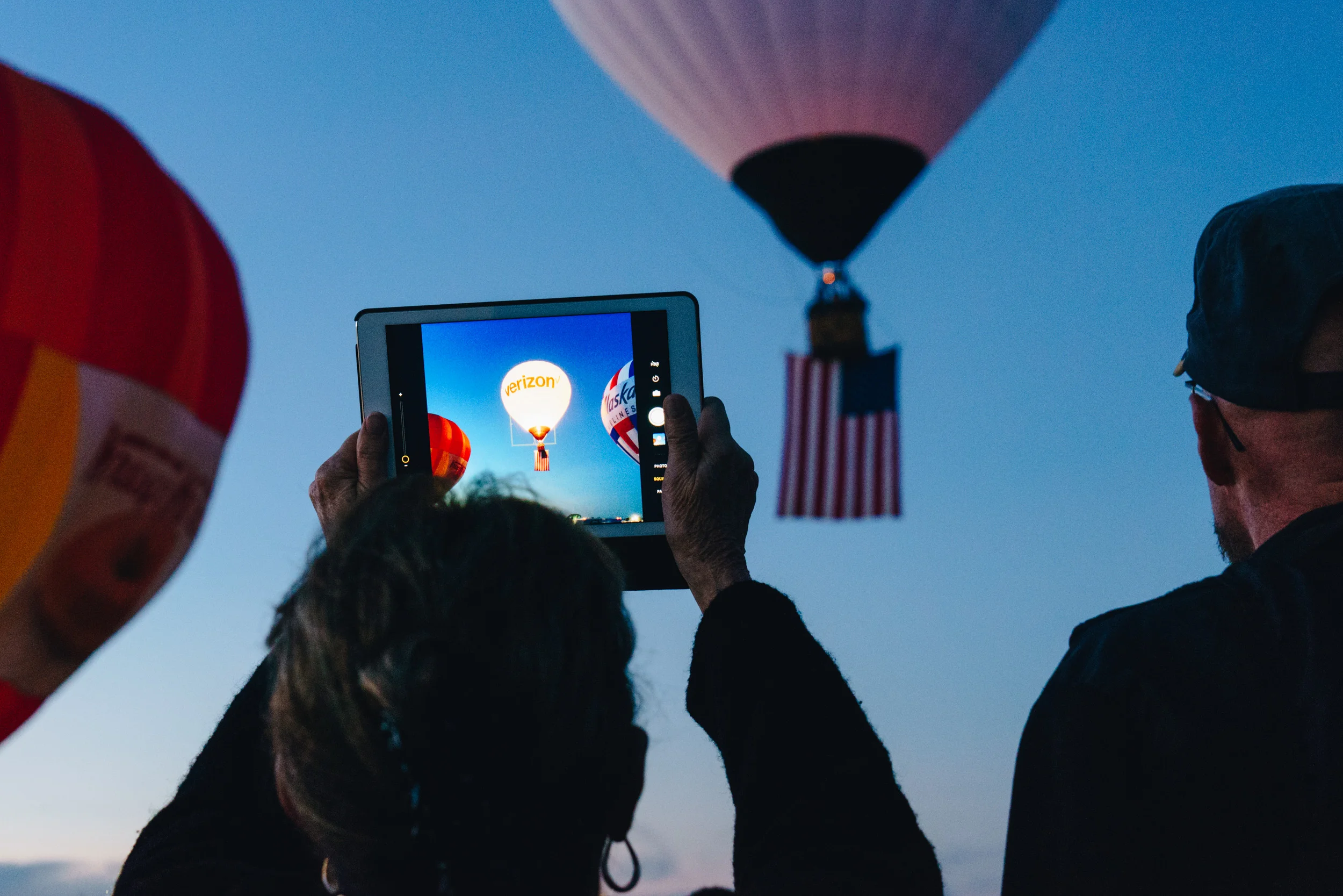 The Sponsor of the Day Verizon balloon lift off with the flag. This marked the beginning of the Mass Ascension