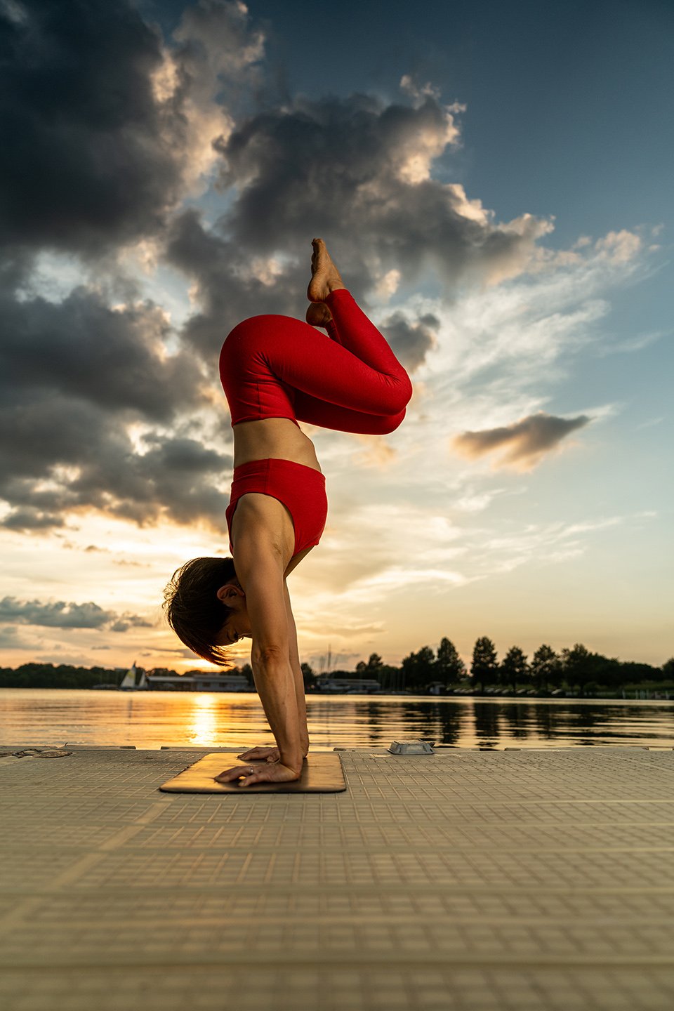 Handstand_Tuck_S.jpg