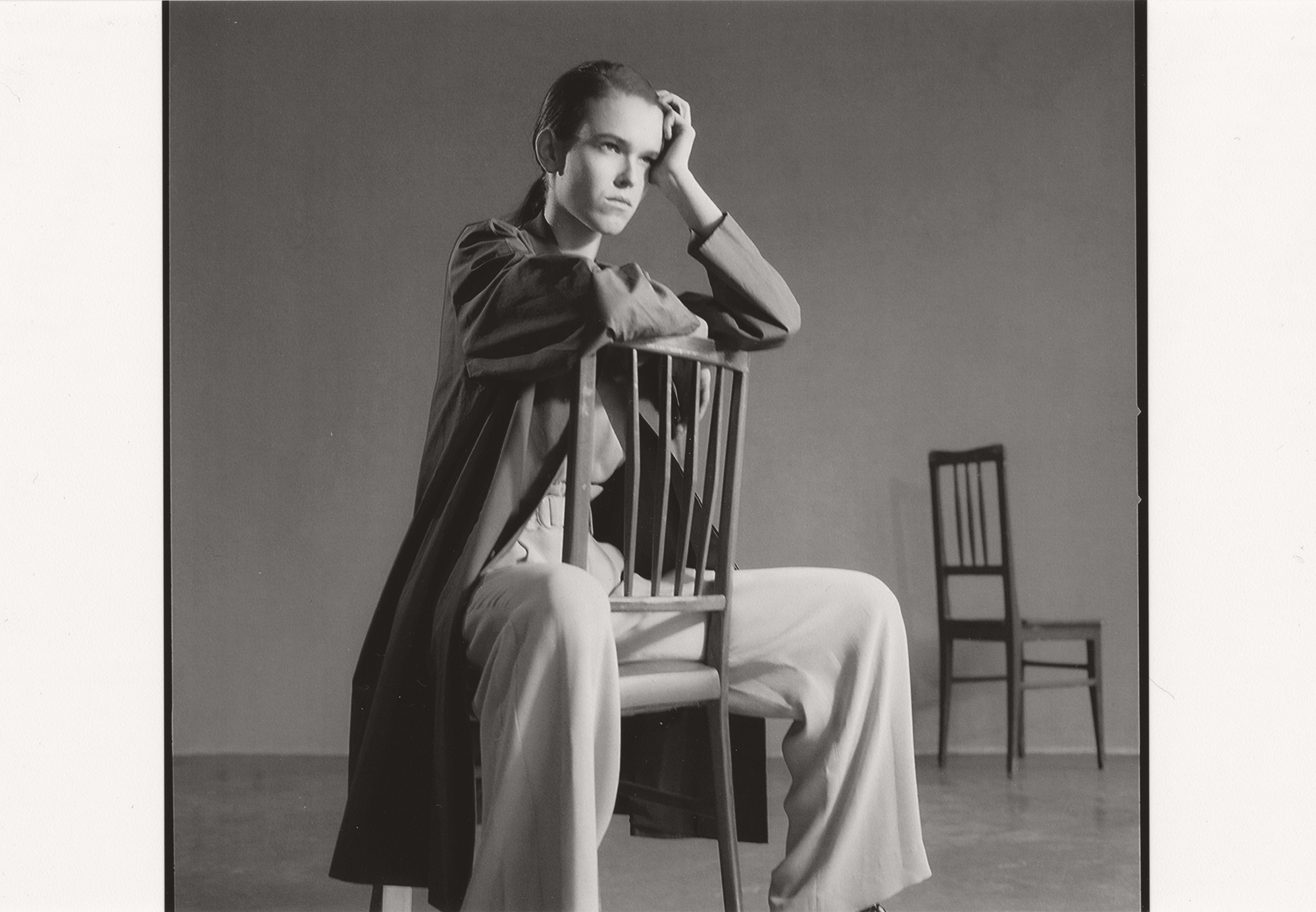 shirt ACNE STUDIOS, trenchcoat COS, trousers COS