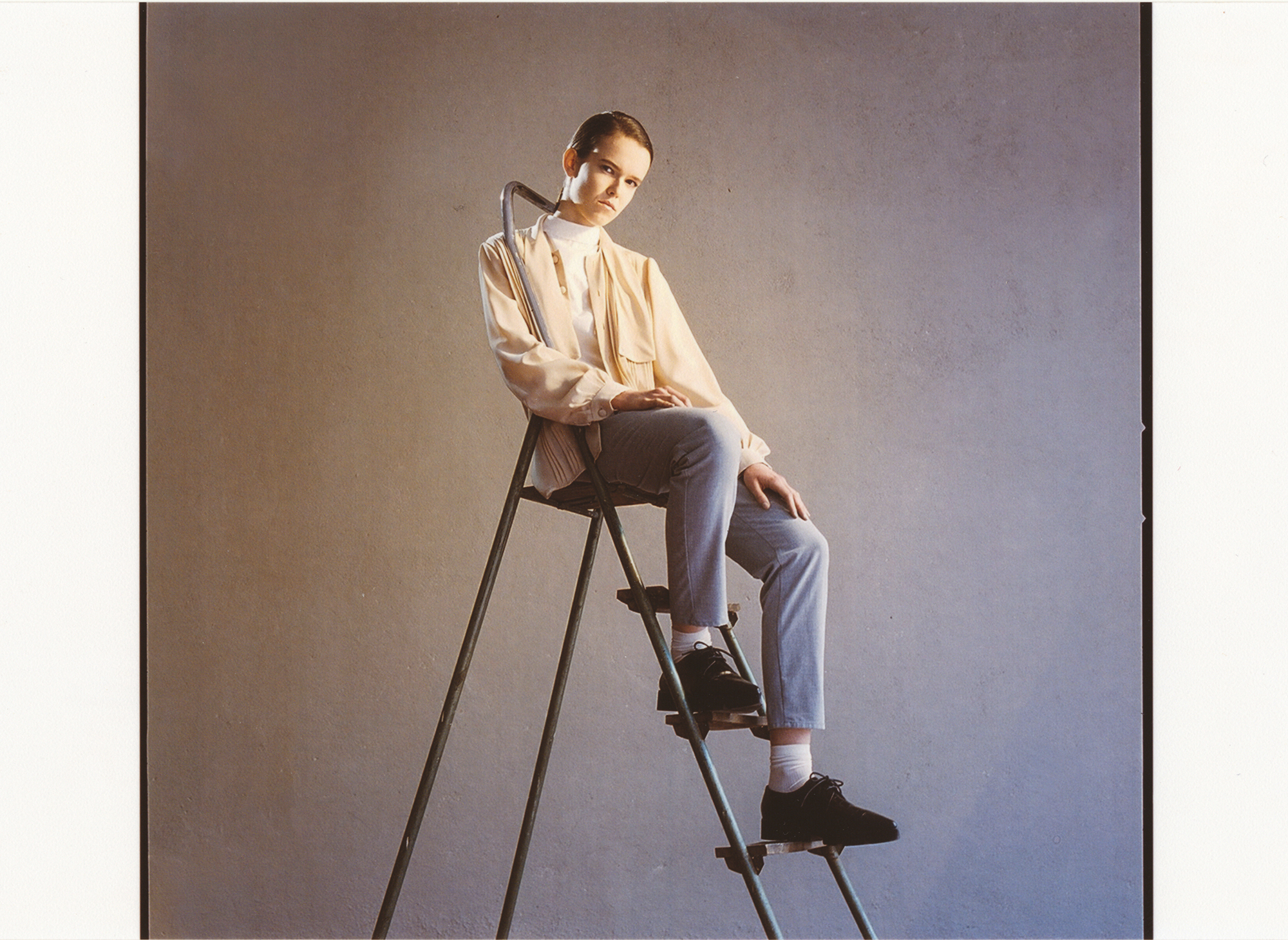 shirt COS, vintage shirt, trousers & OTHER STORIES, socks COS, shoes UTERQUE